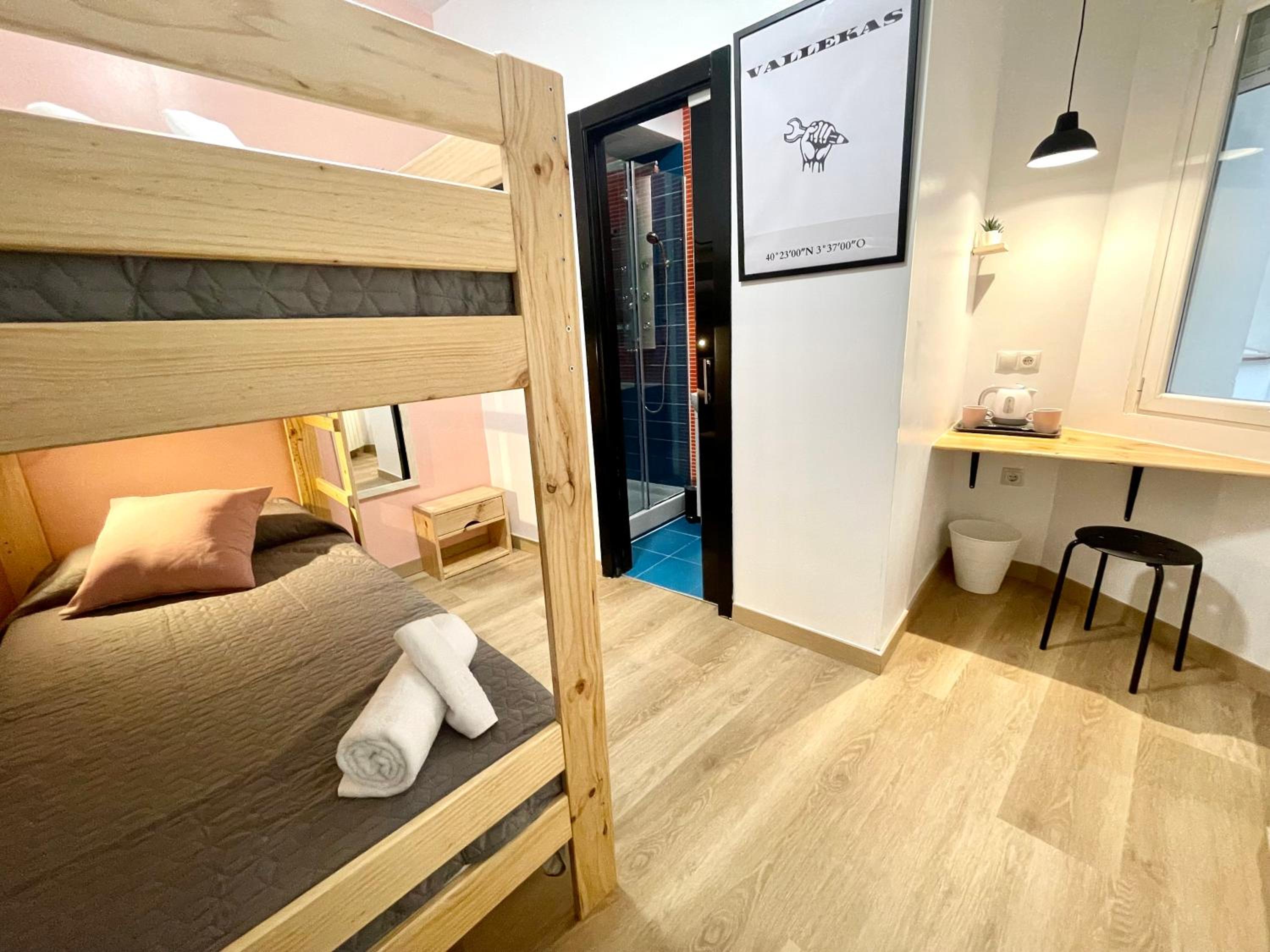 Standard Double Room with Bunk Bed - Photo 3