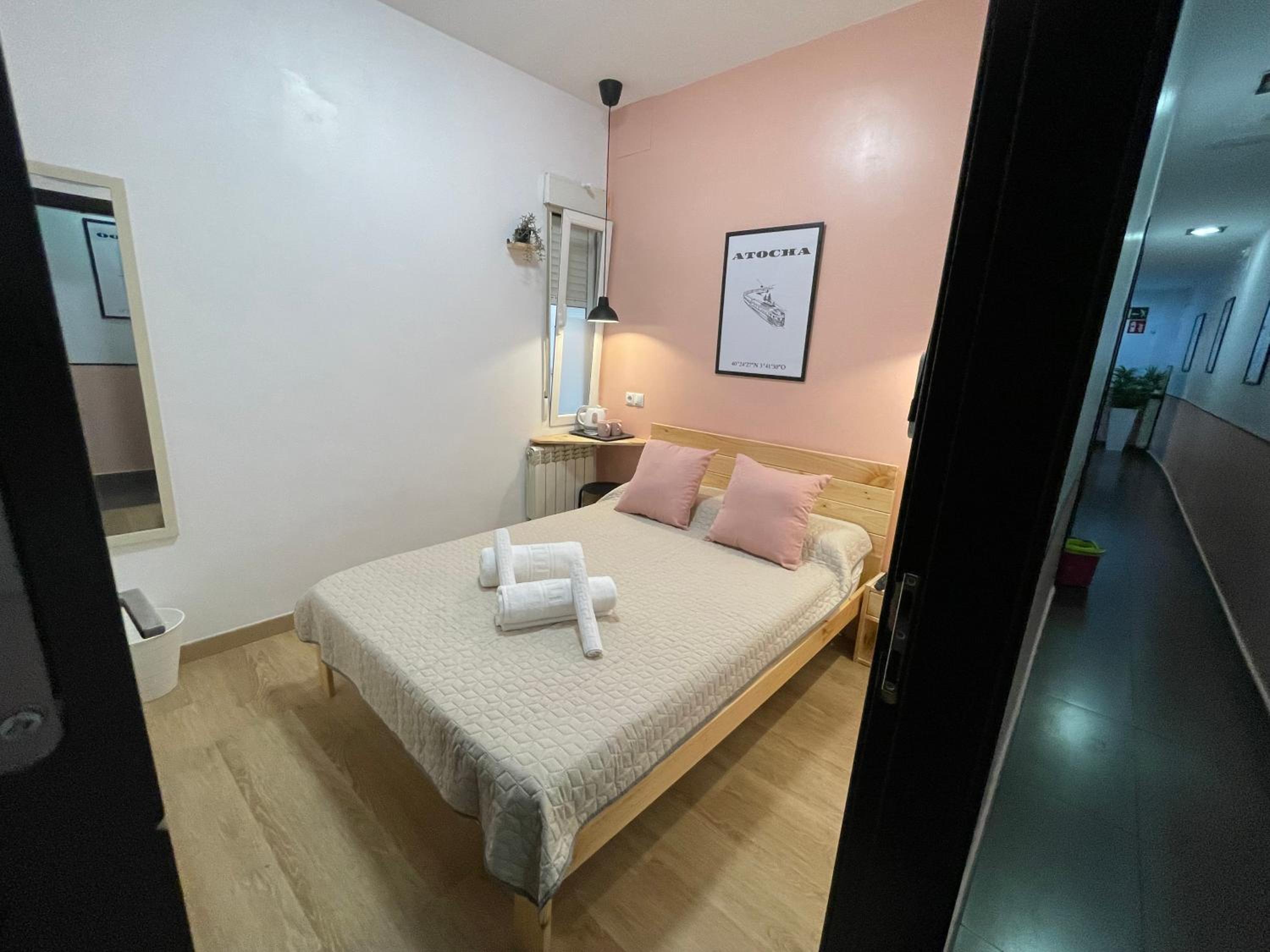 Small Double Room - Photo 3