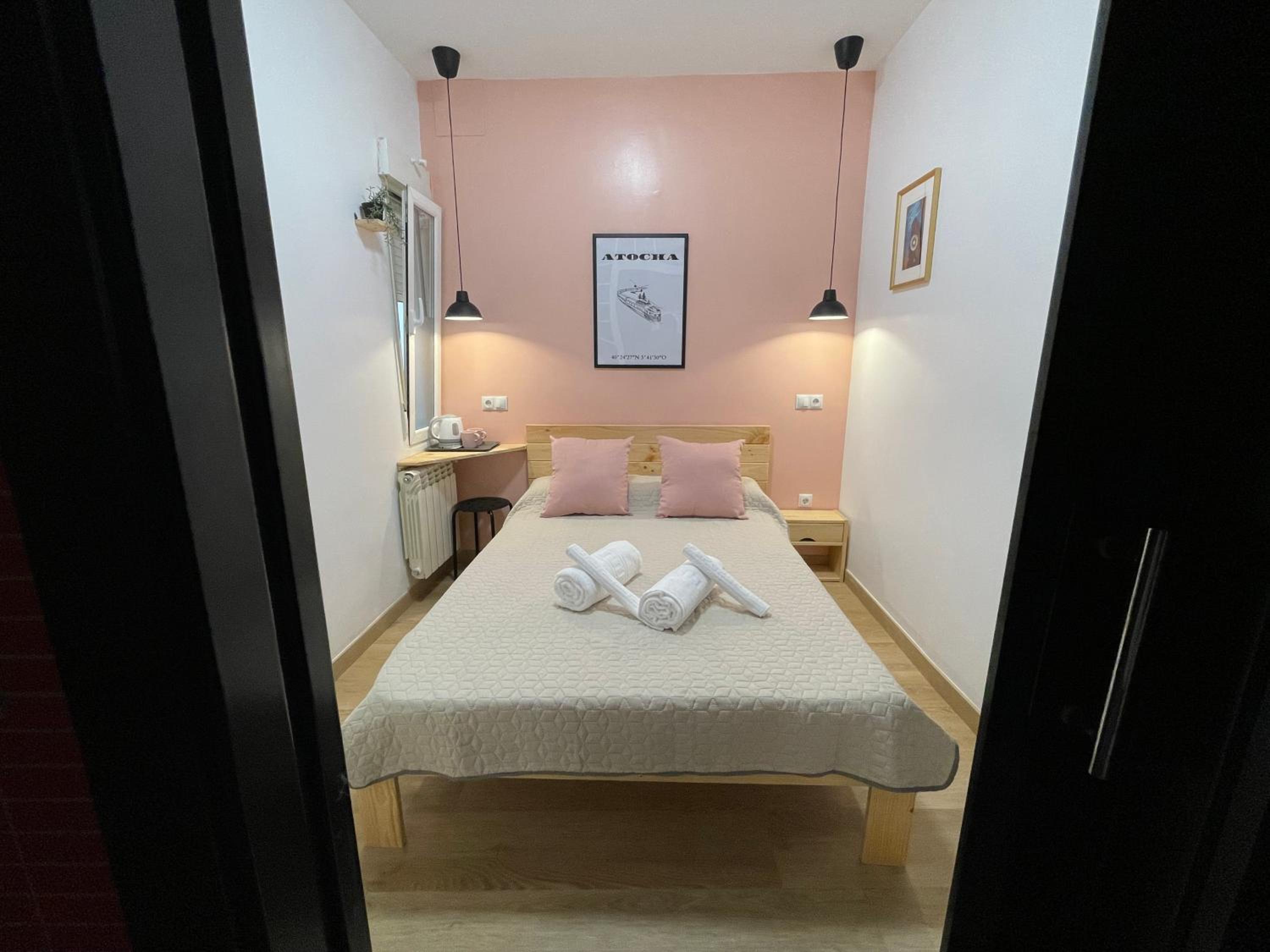 Small Double Room - Photo 1
