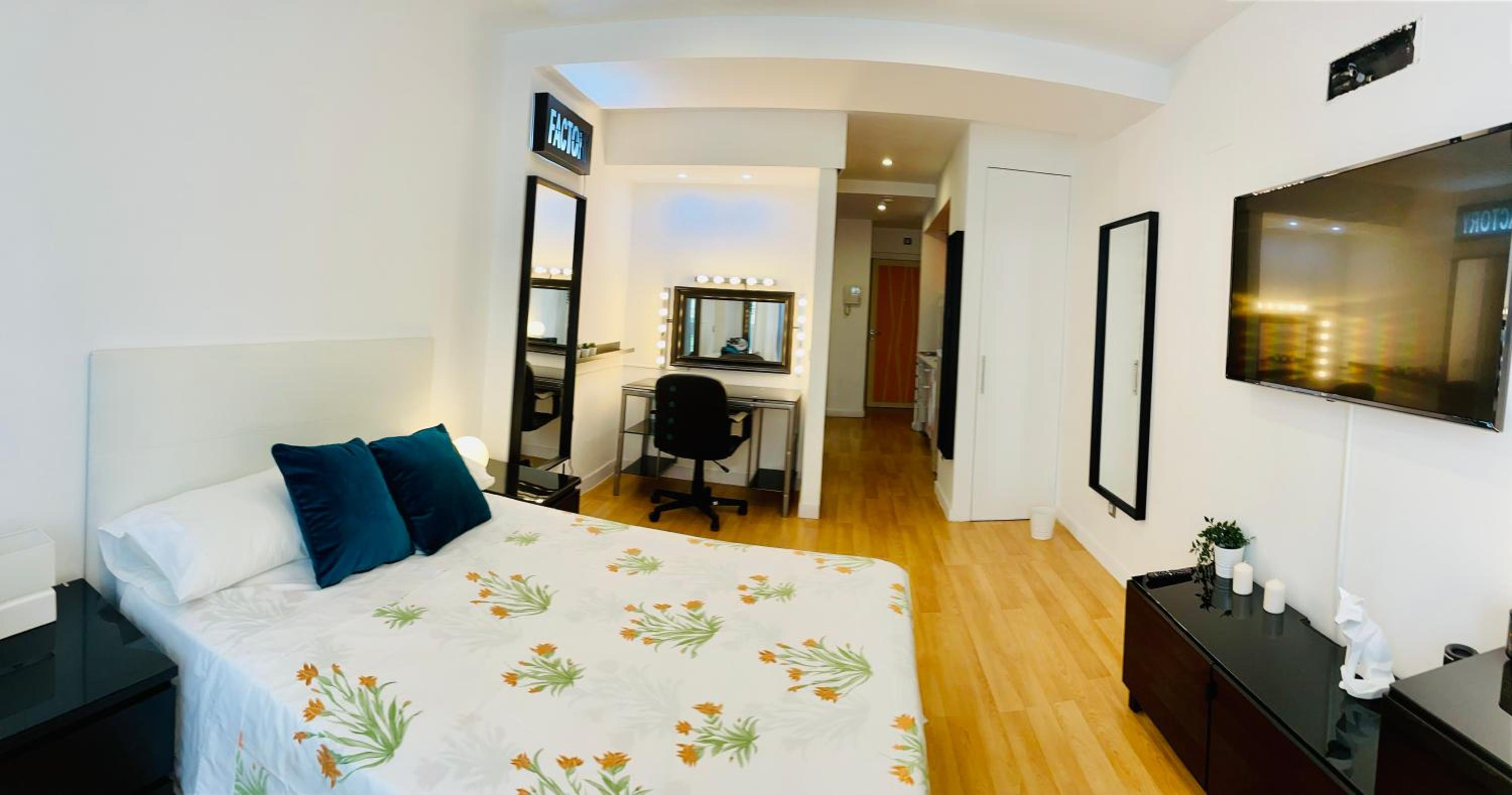 One-Bedroom Apartment photo 3