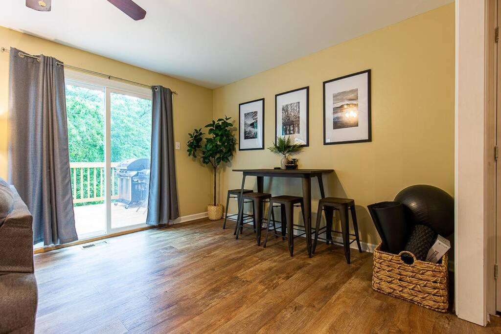 Three-Bedroom House photo 2