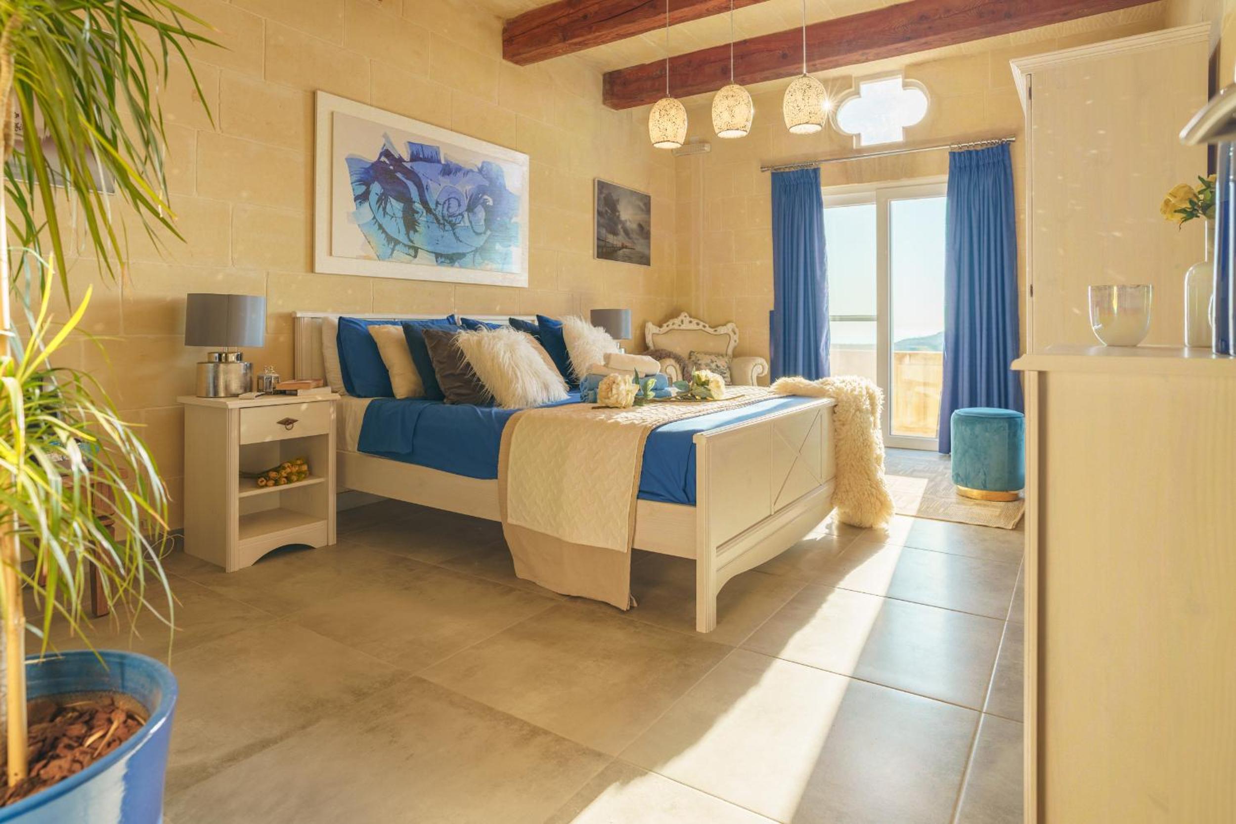 Deluxe Double Room with Balcony and Sea View