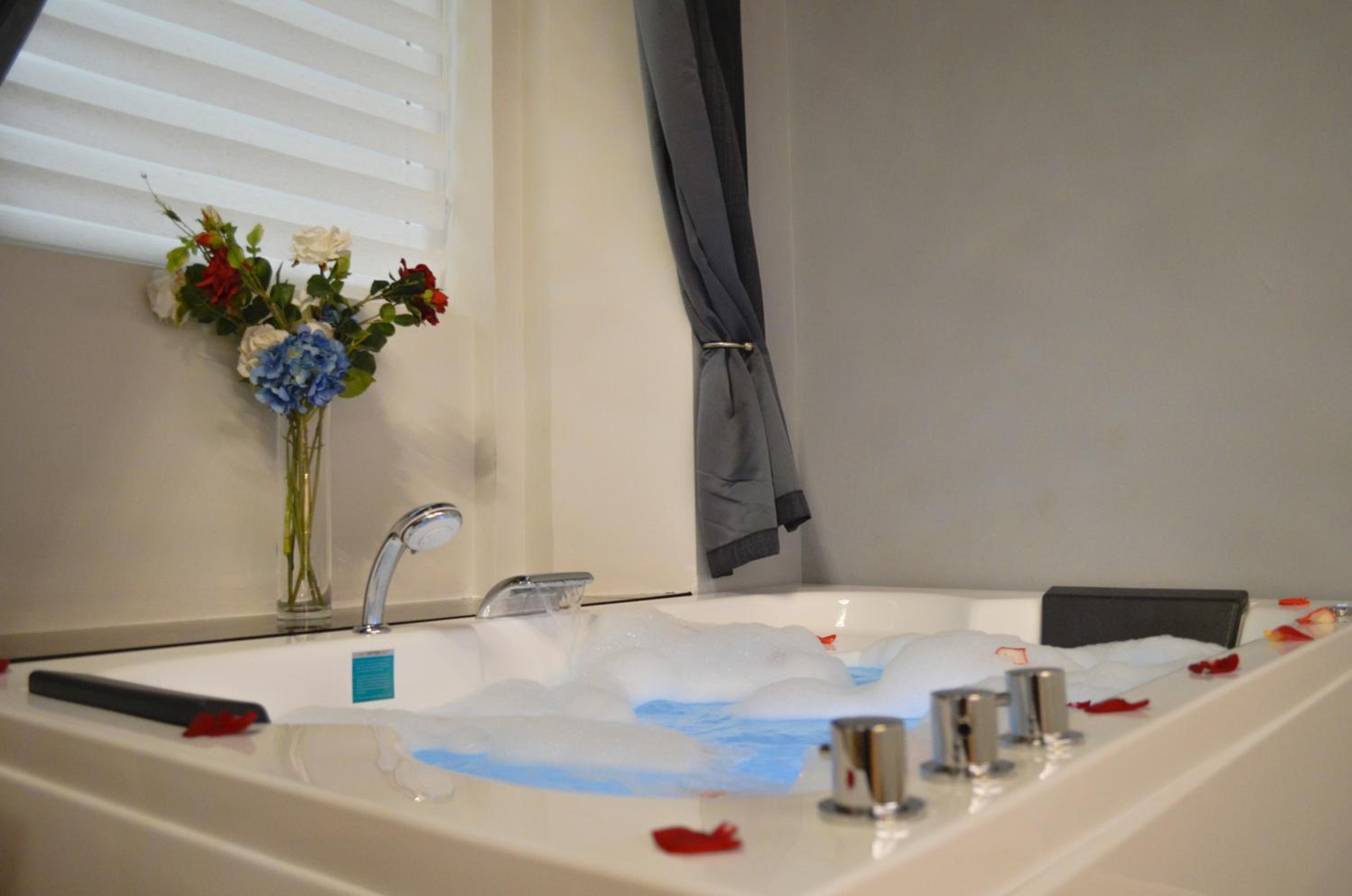 Deluxe King Suite