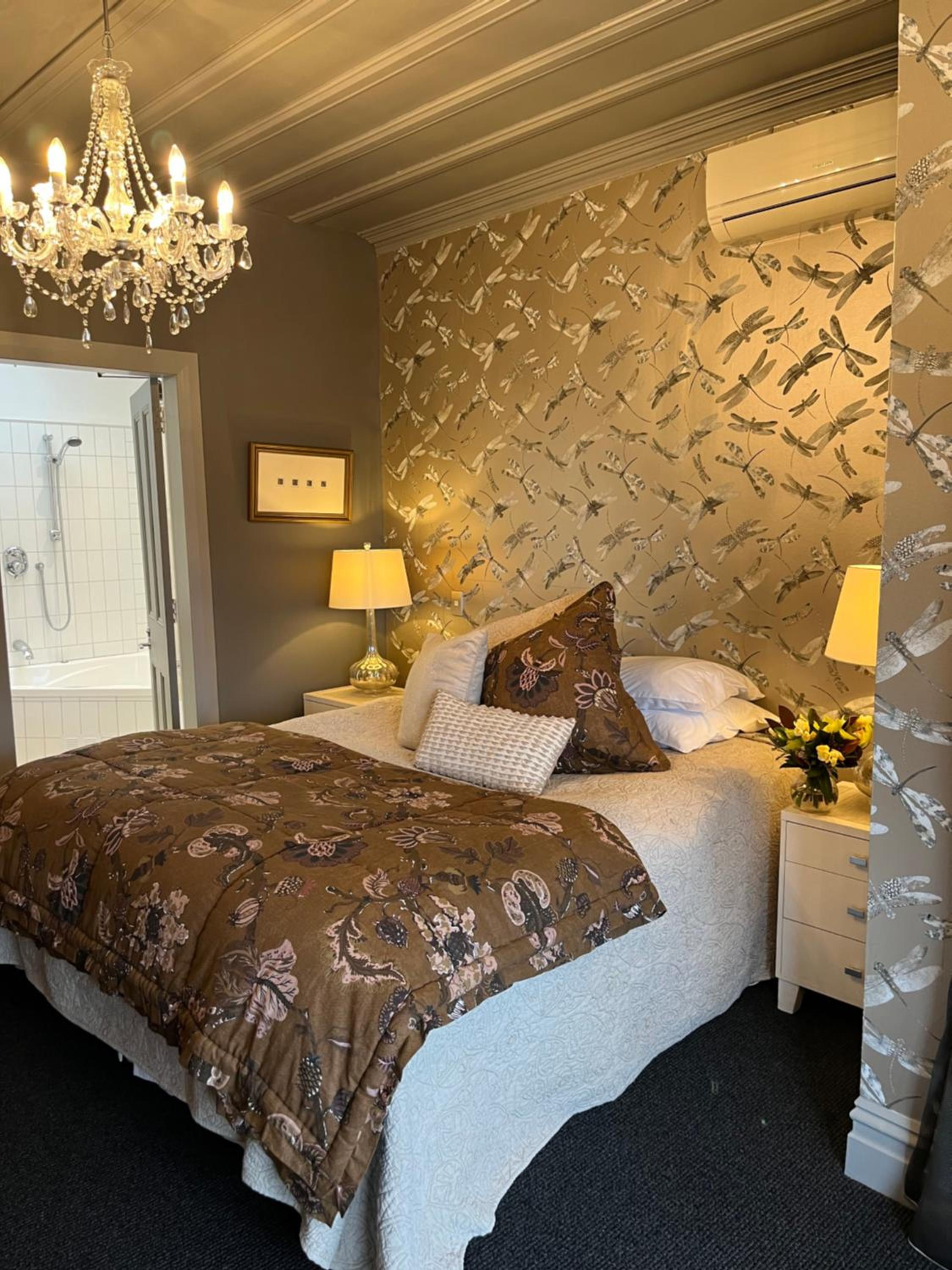 Executive Double Room thumbnail 5