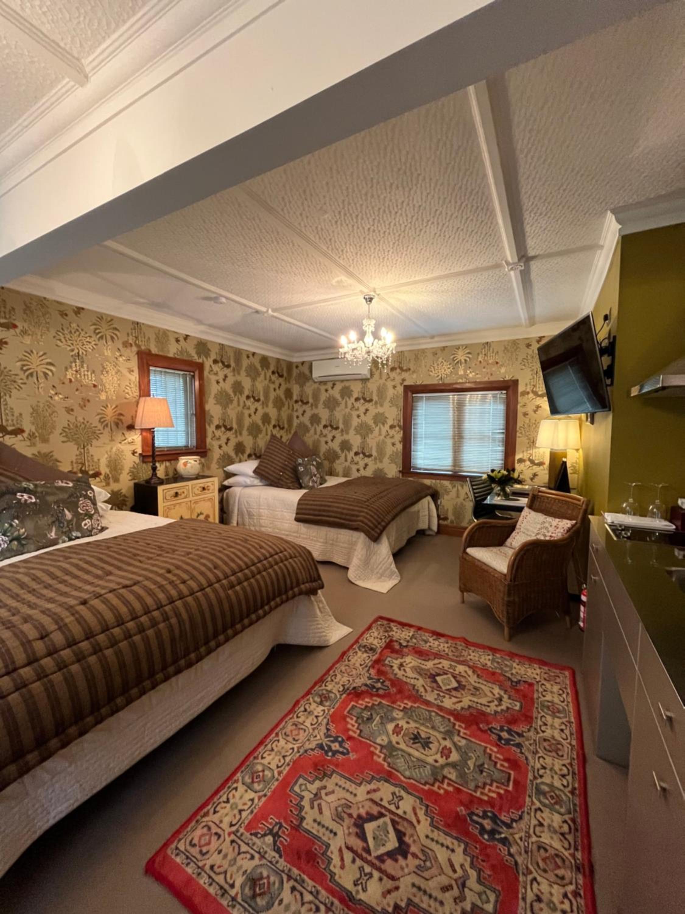 Executive One Bedroom Unit thumbnail 5