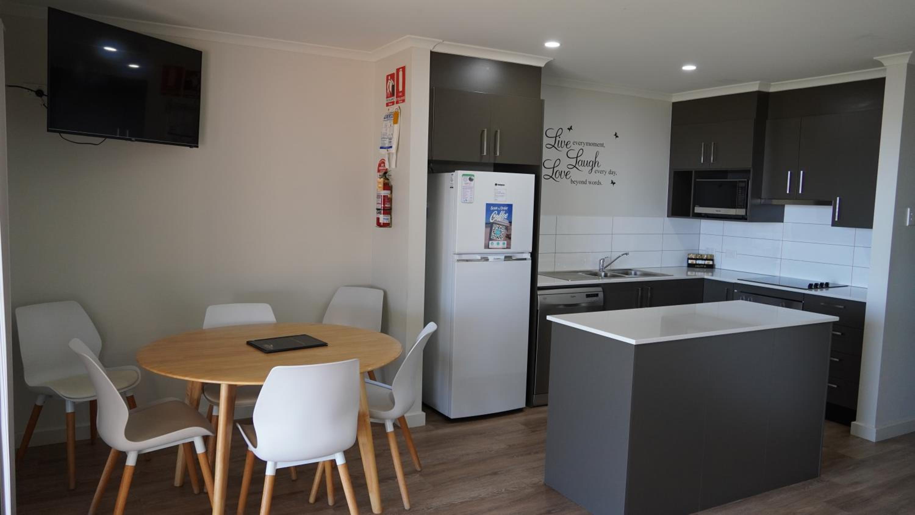 Apartment photo 2