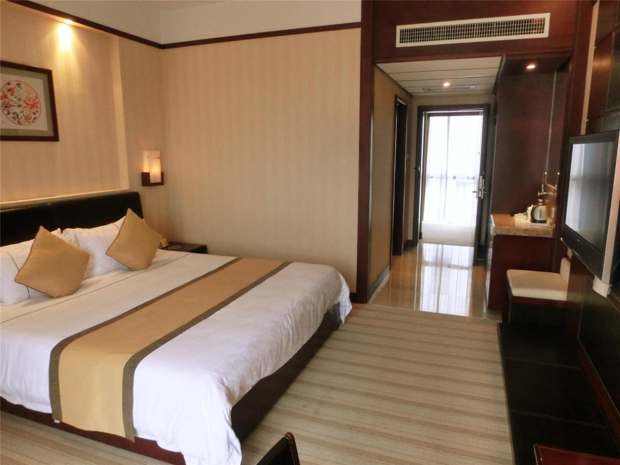 Standard Queen Room - Photo 5