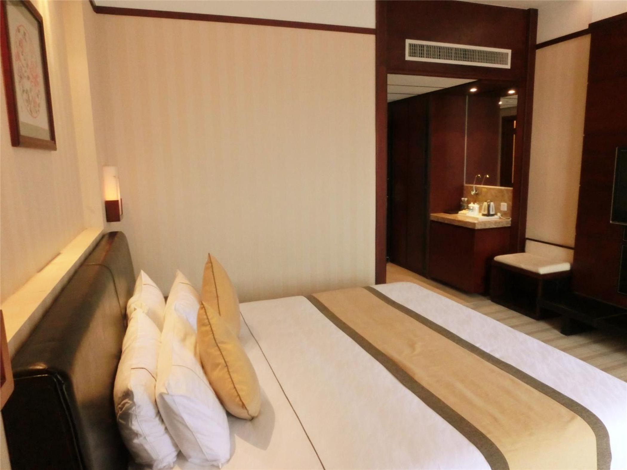 Standard Queen Room - Photo 1