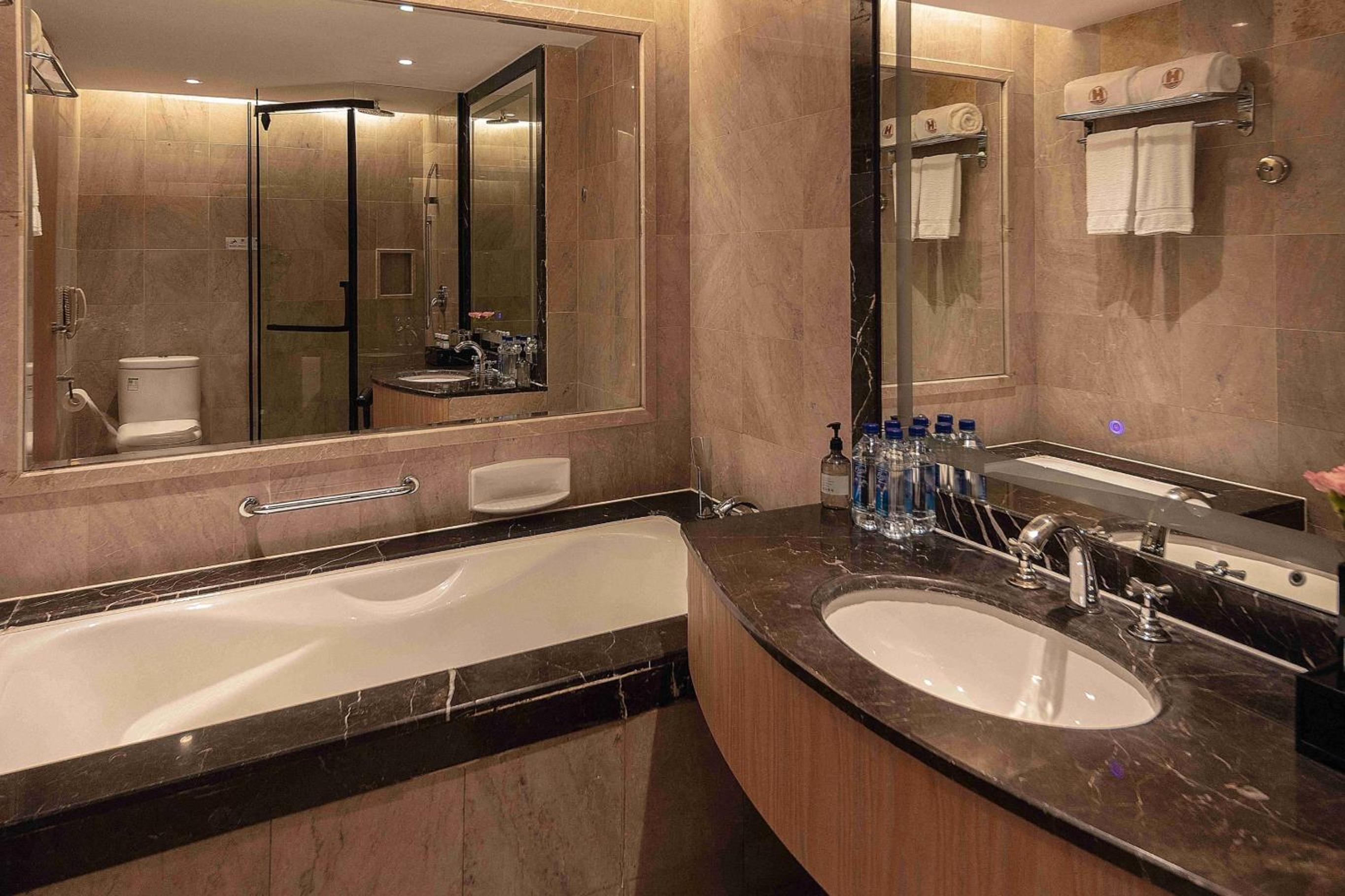 Executive Deluxe King Room photo 3