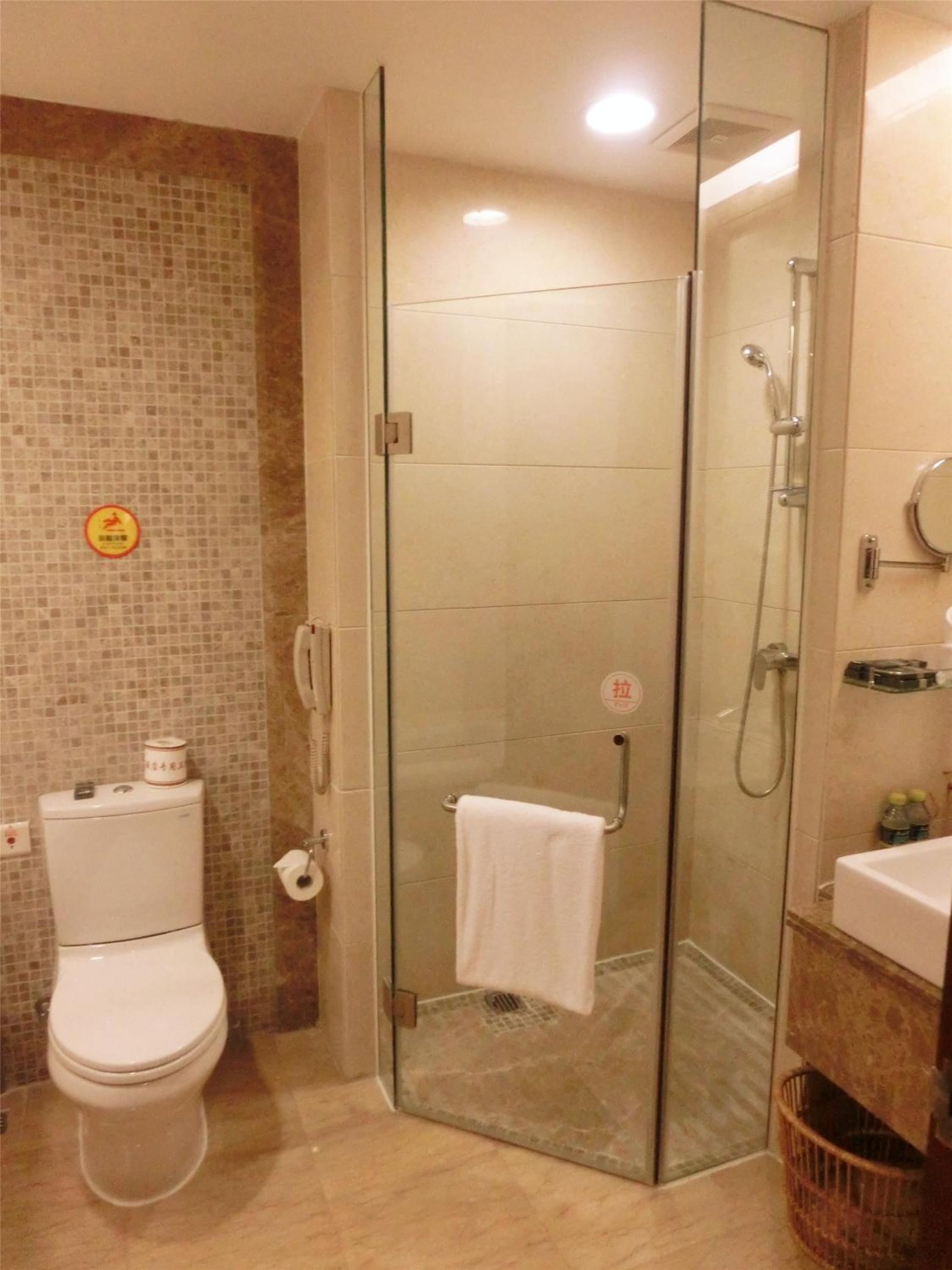 Standard Queen Room - Photo 3