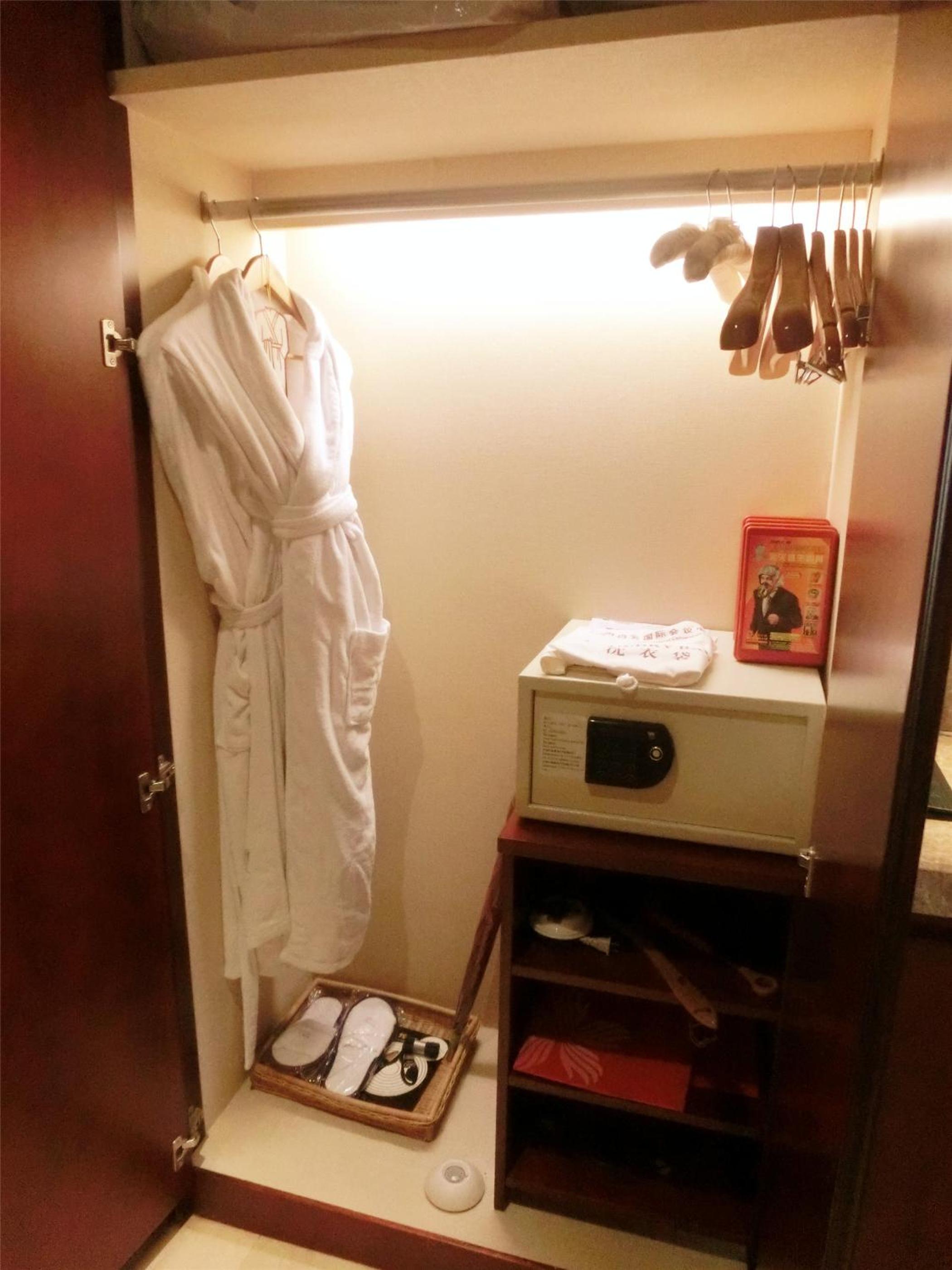 Standard Queen Room - Photo 4