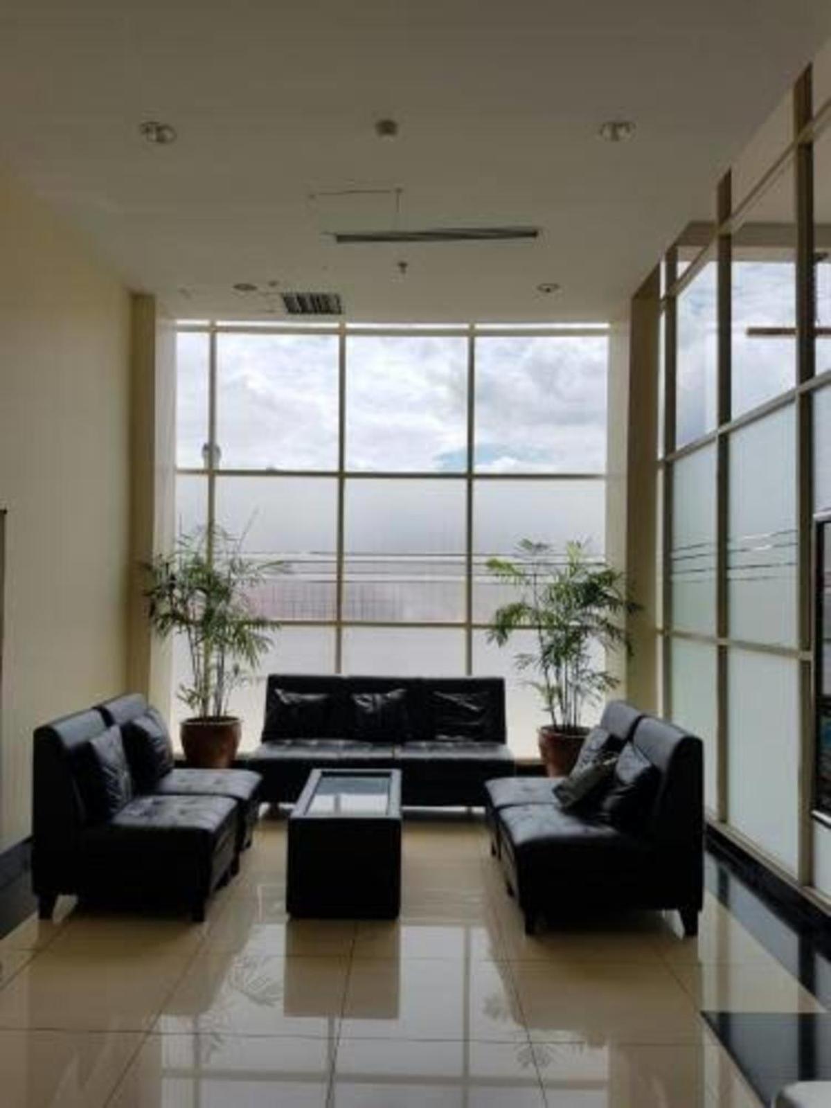 One-Bedroom Apartment - Photo 1