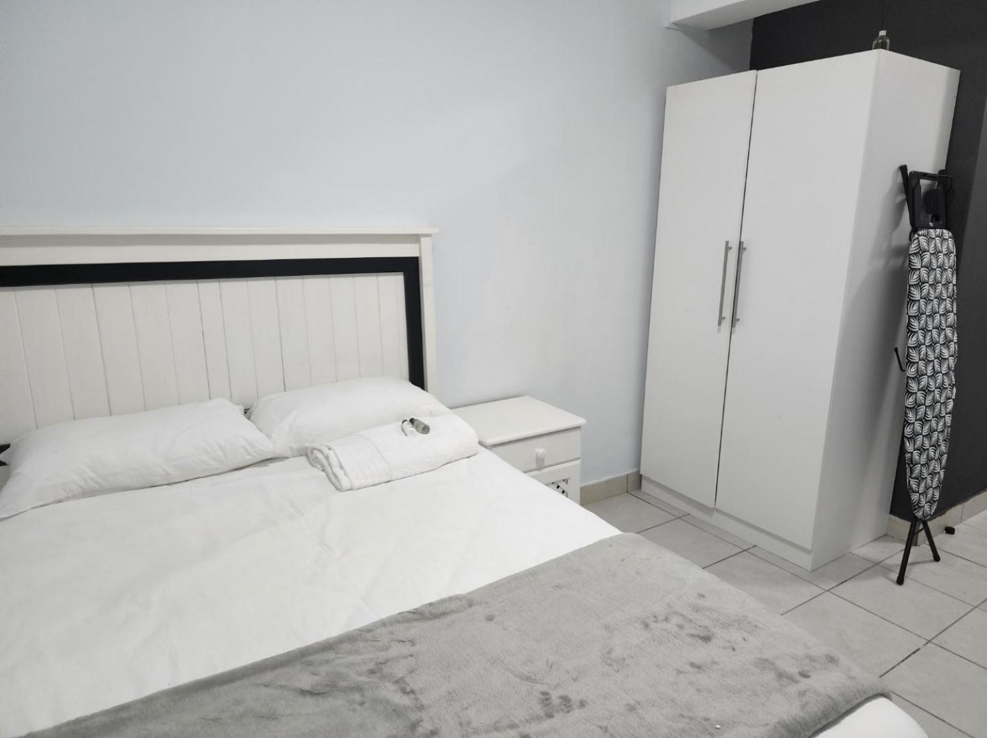 One-Bedroom Apartment - Photo 6