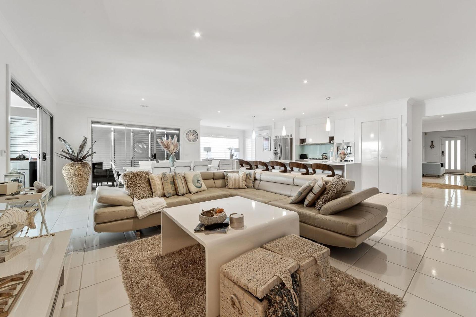 Five-Bedroom House photo 1