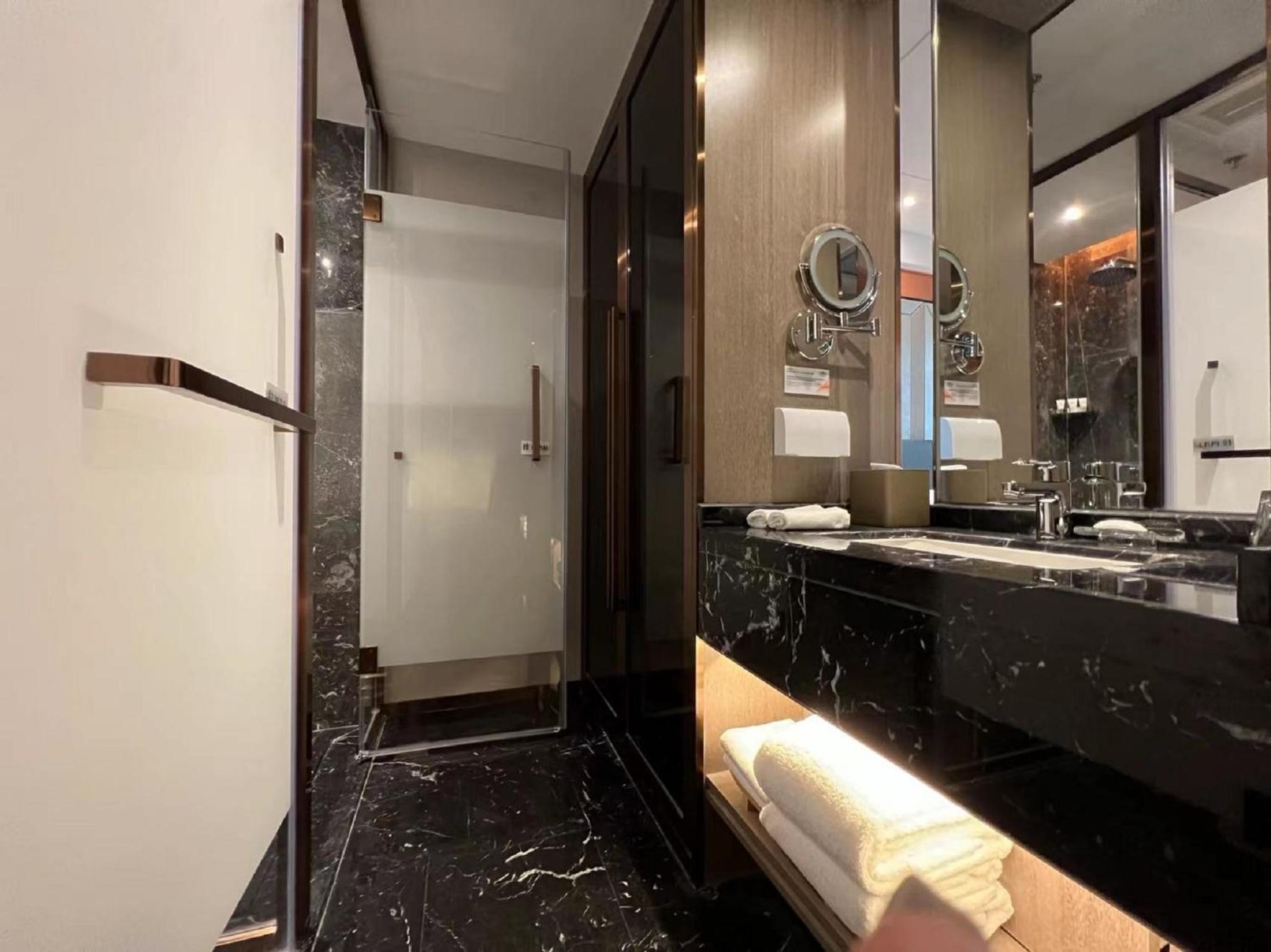 Superior Twin Room(30% discount in Chinese Restaurant except drinks and sea food)