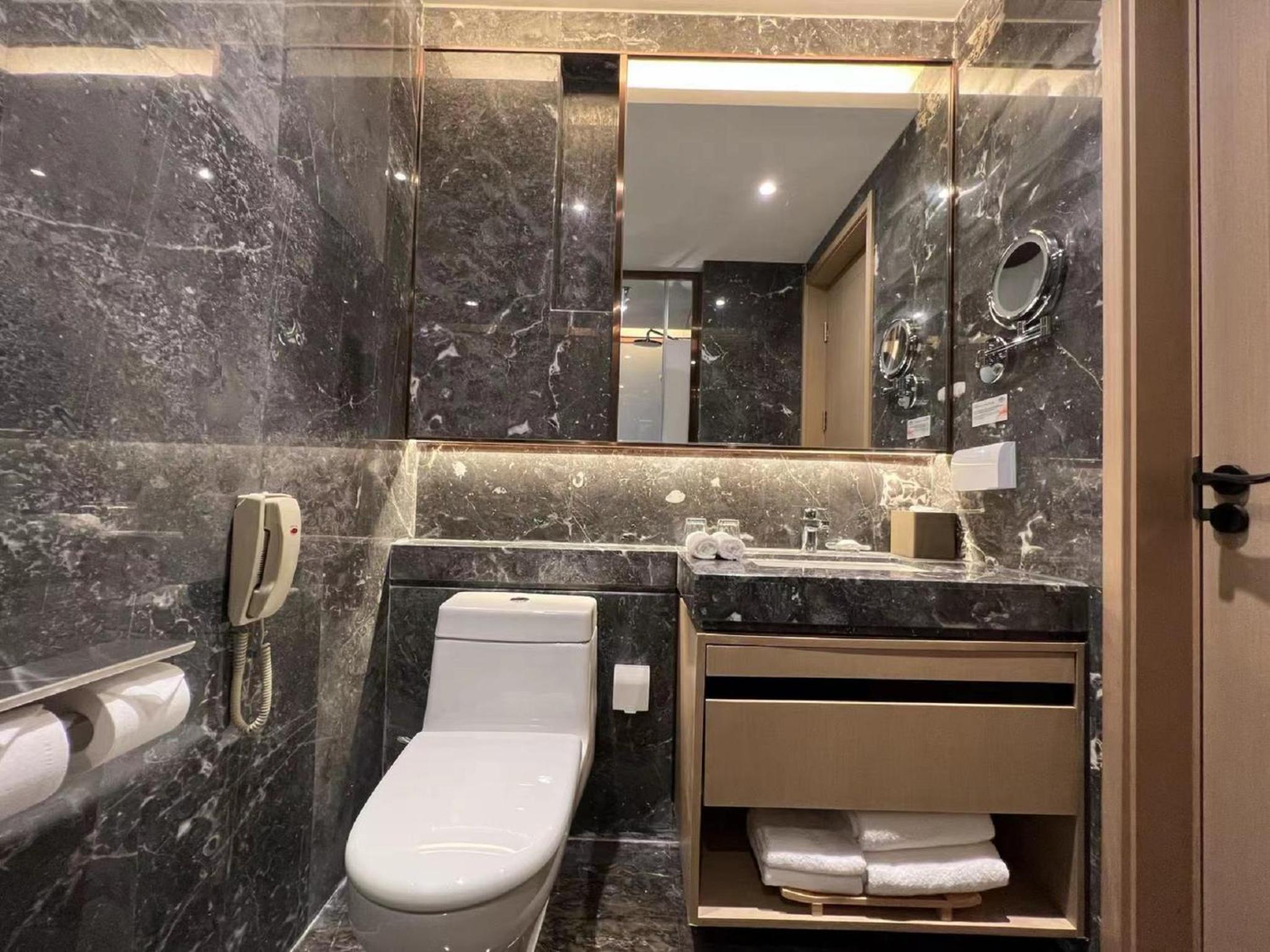Superior Twin Room(30% discount in Chinese Restaurant except drinks and sea food)