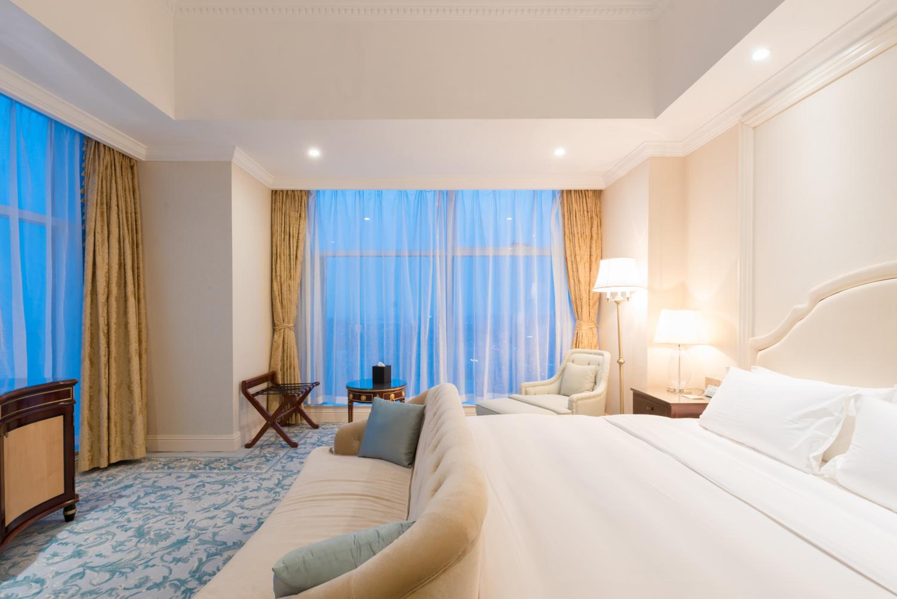 Deluxe Family Suite photo 2