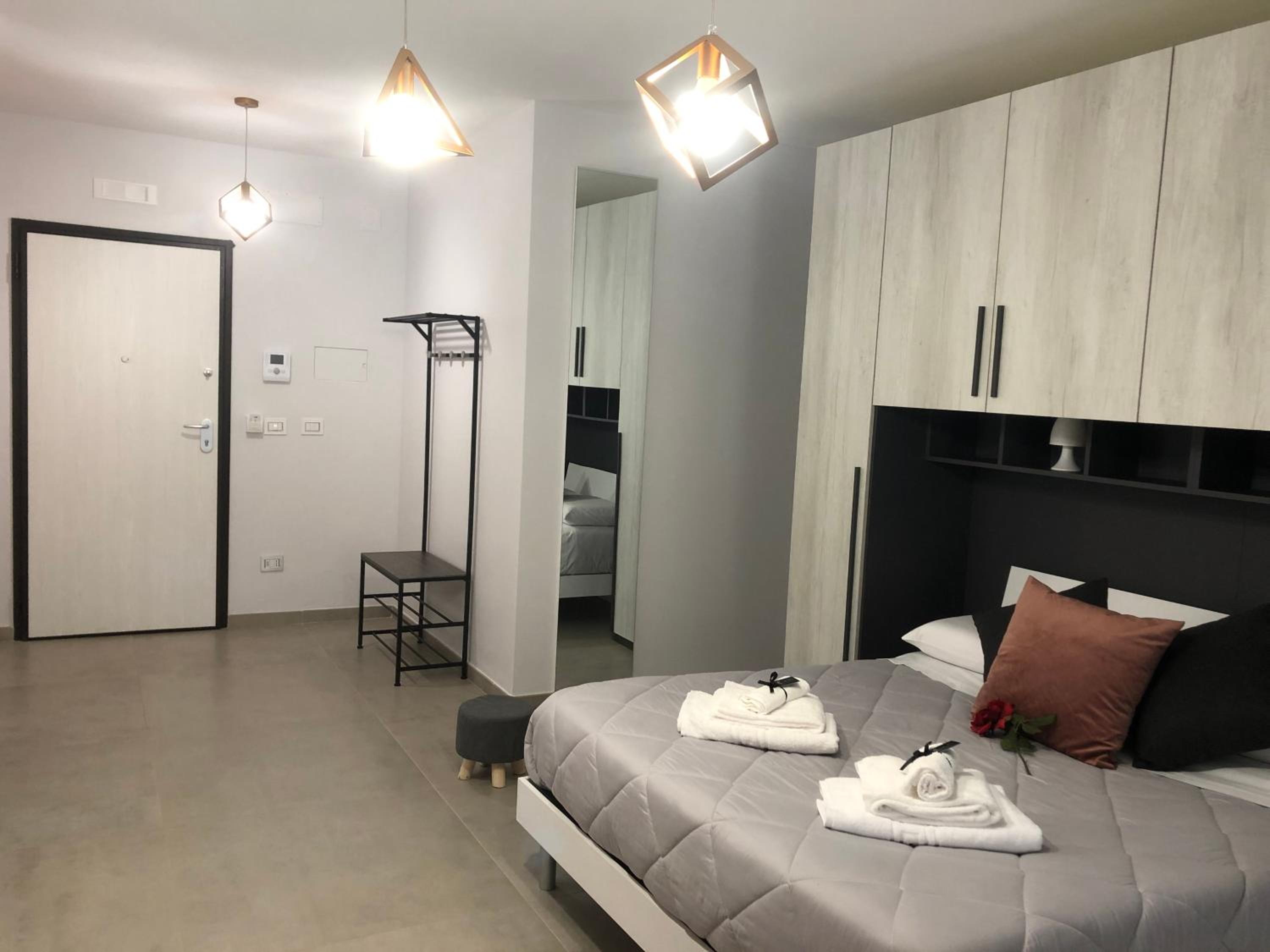Triple Room with Balcony - Photo 12