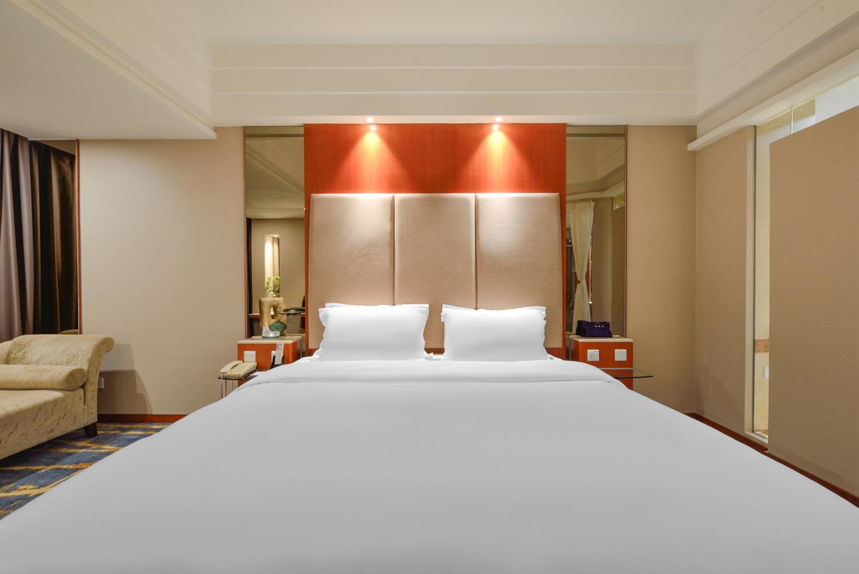 Deluxe Double Room with Garden View photo 2