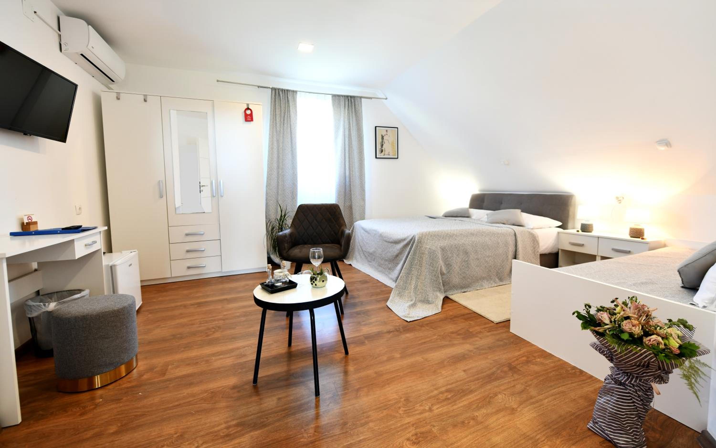 Superior King Room - Photo 30