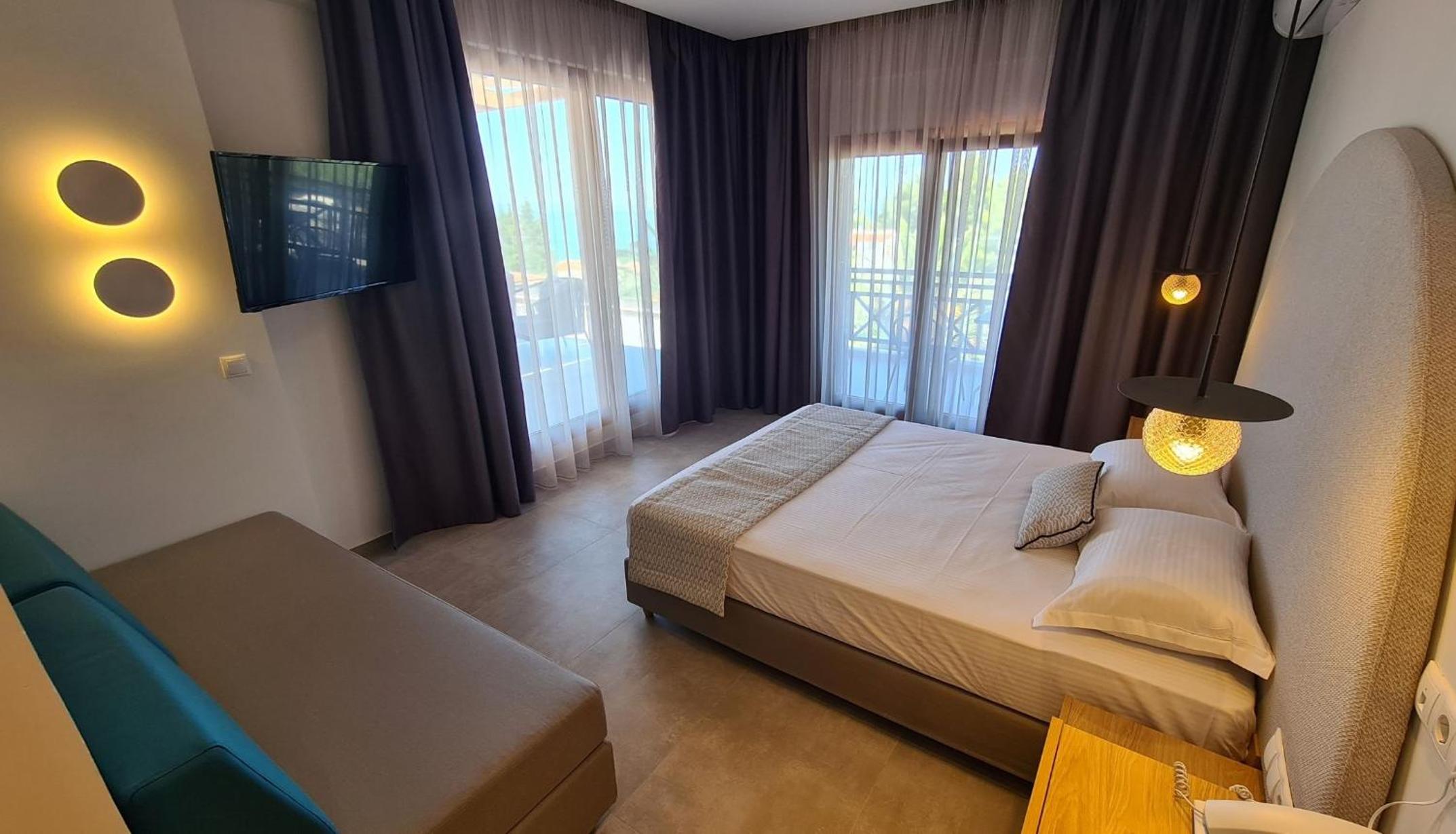 Elegant Suite - Photo 1