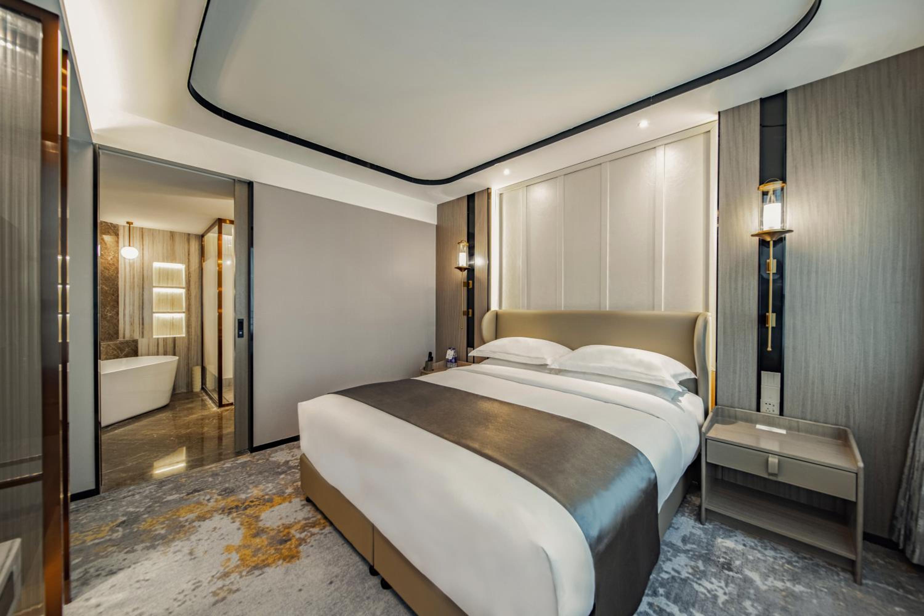 Family Suite(30% discount in Chinese Restaurant except drinks and sea food)