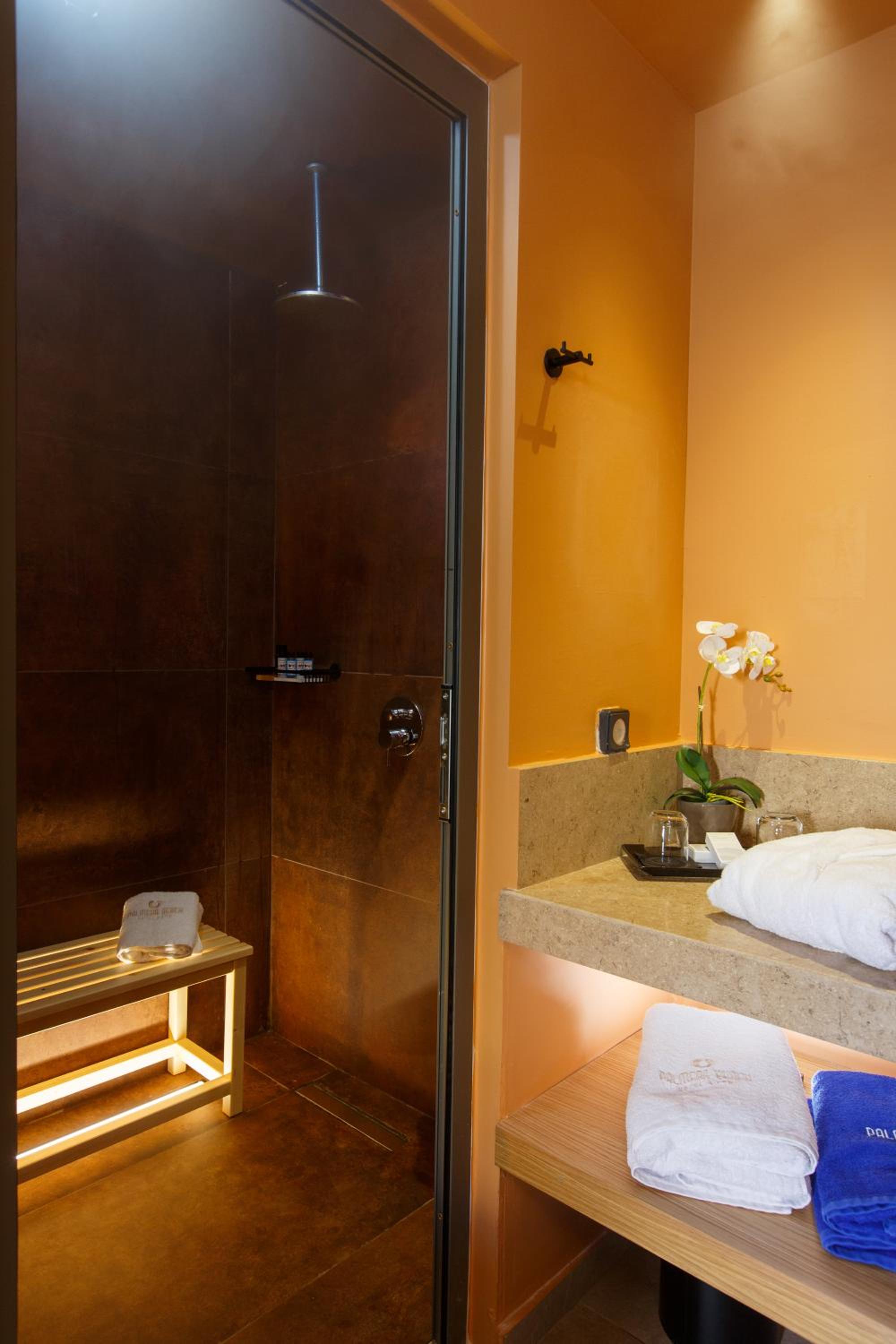 Junior Suite with Private Pool - Photo 6
