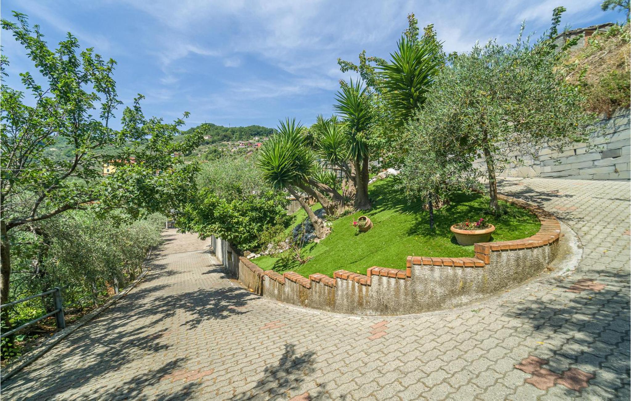 Five-Bedroom Holiday Home photo 3