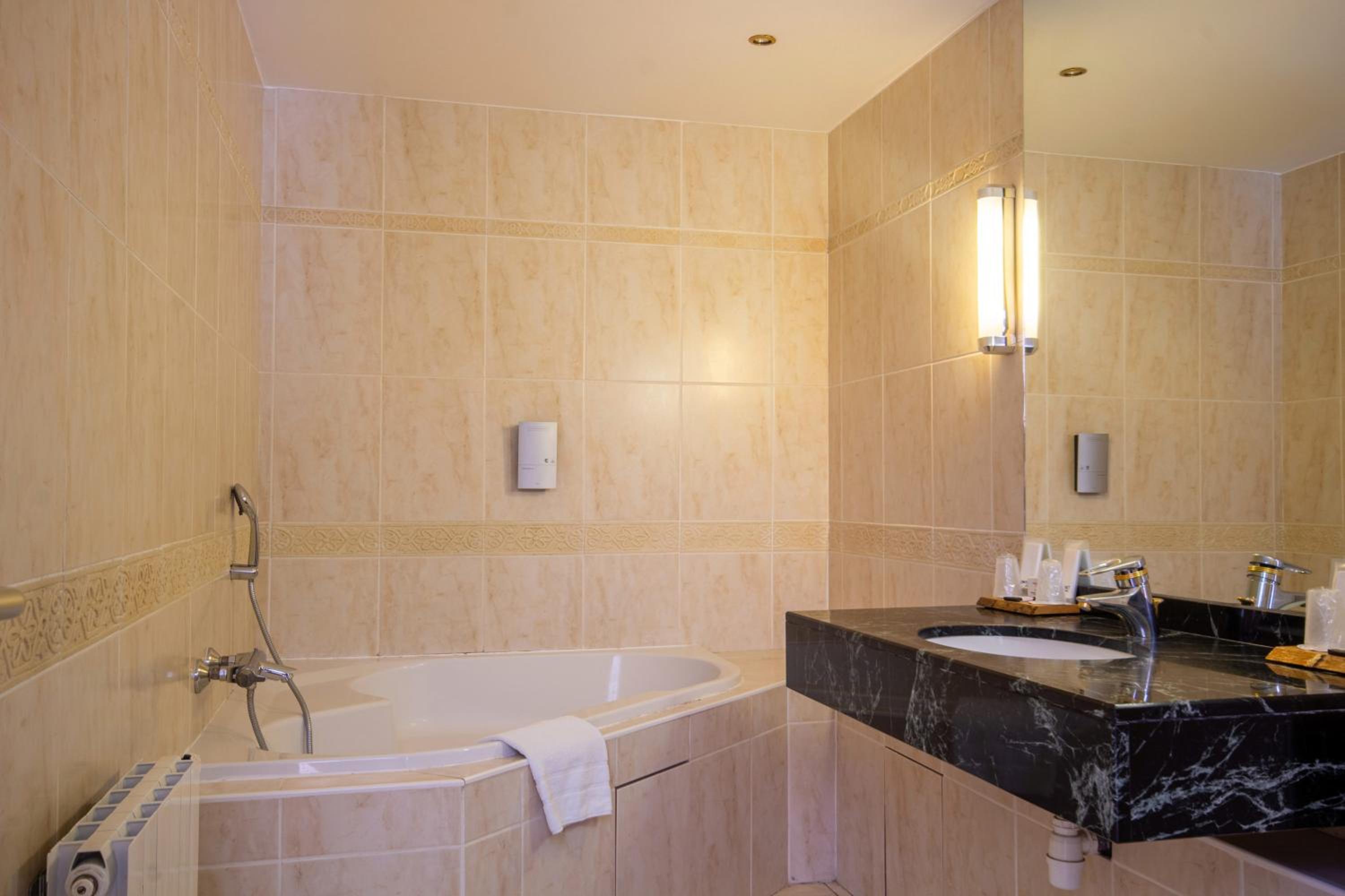 Family Room photo 3