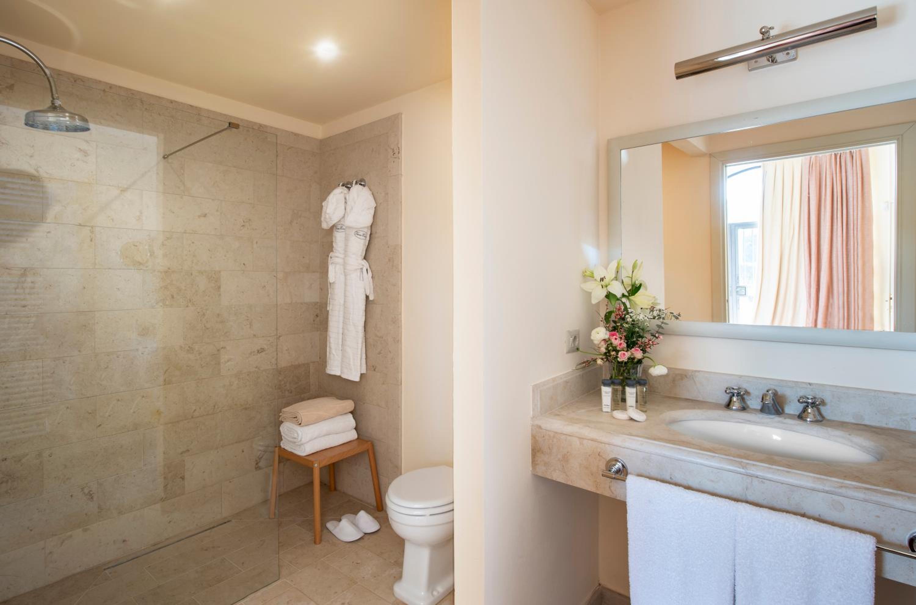 Three-Bedroom Cottage photo 2