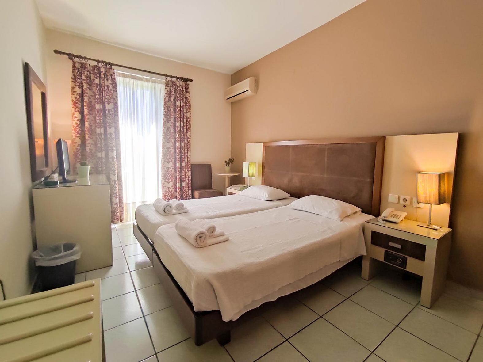 Twin Room - Photo 3