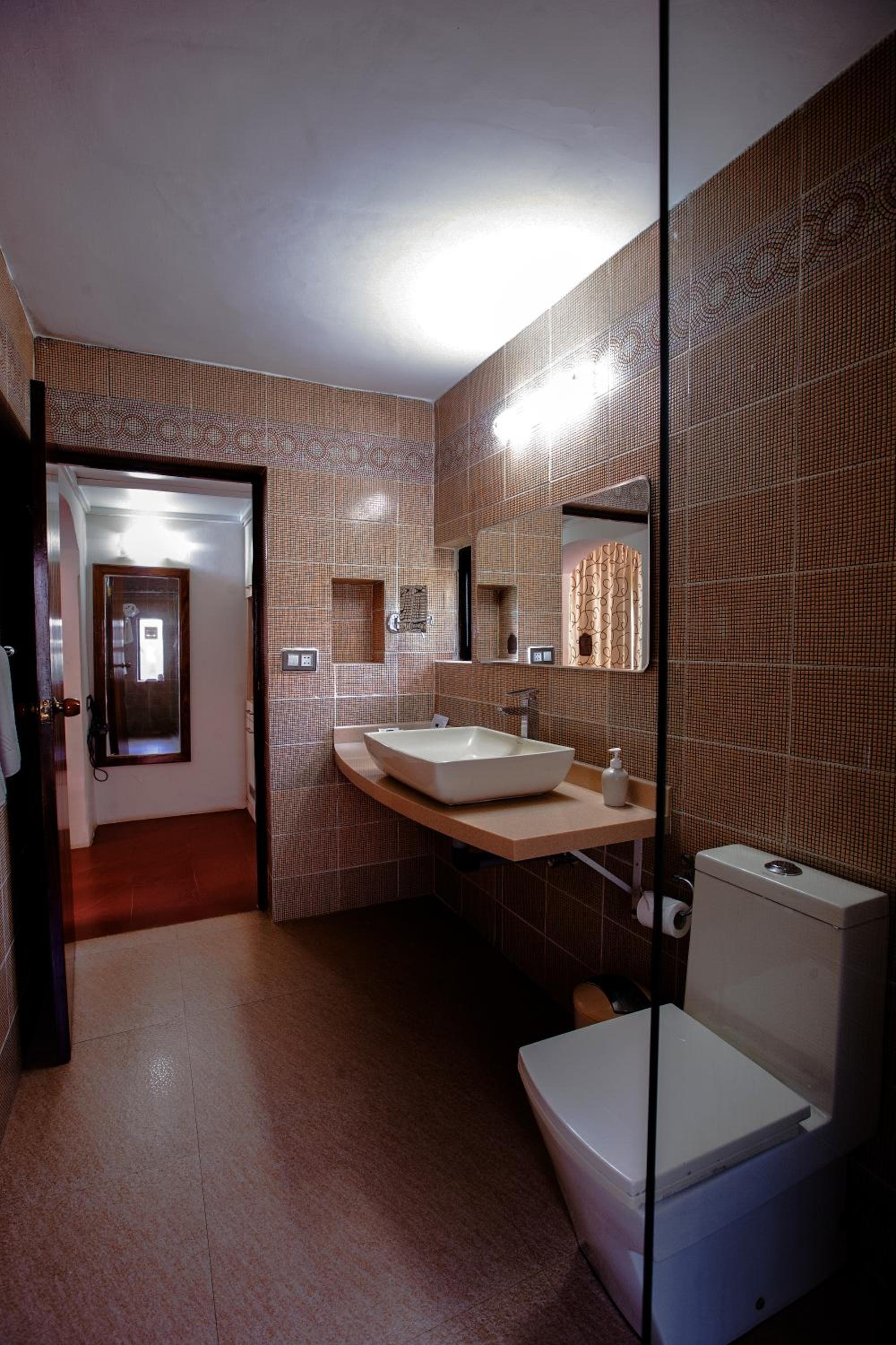 Deluxe Double or Twin Room - Photo 5