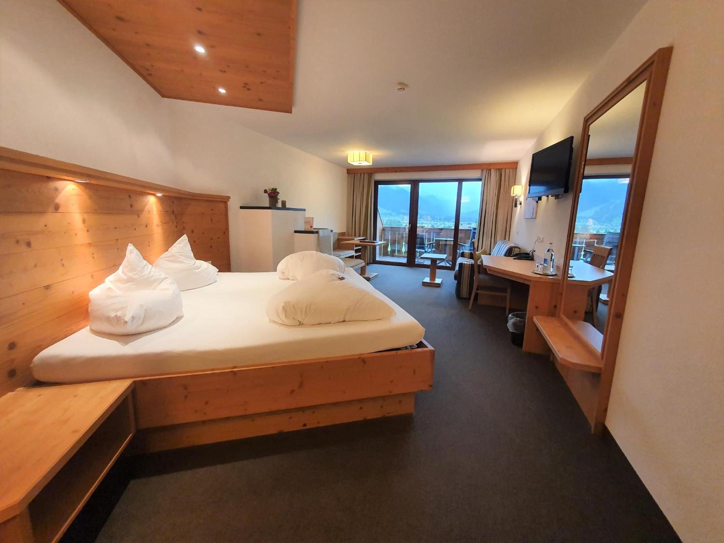 Deluxe Double Room - Photo 20
