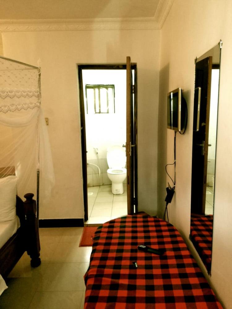 Single Room with Private Bathroom photo 1
