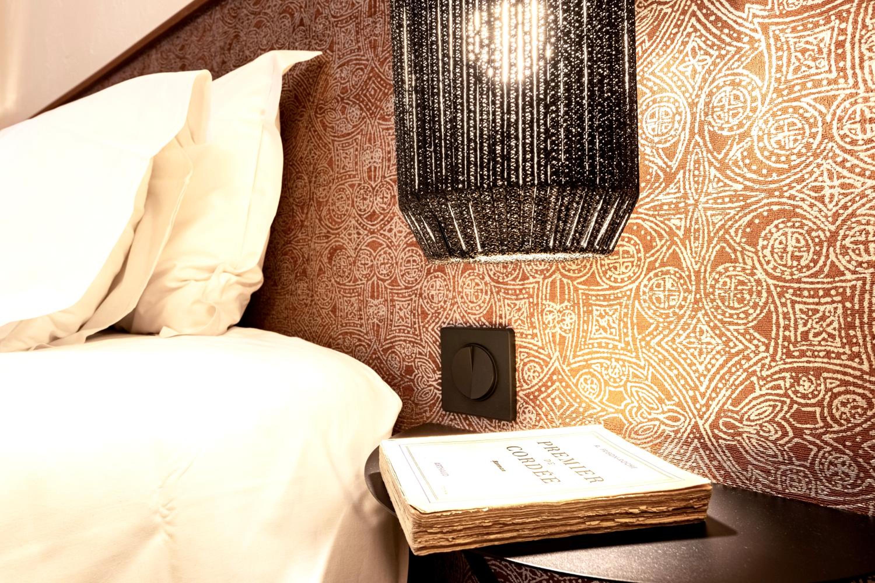 Queen Room photo 1