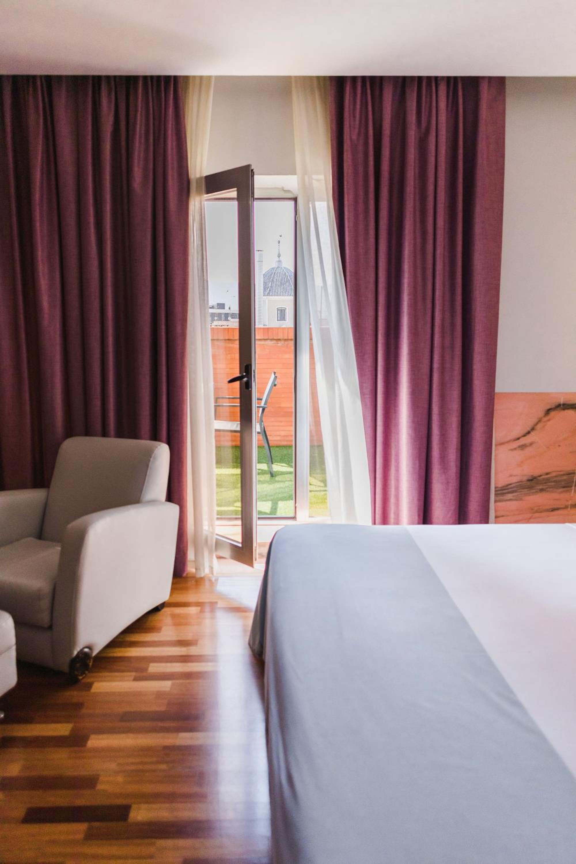 Junior Suite with Terrace - Photo 3