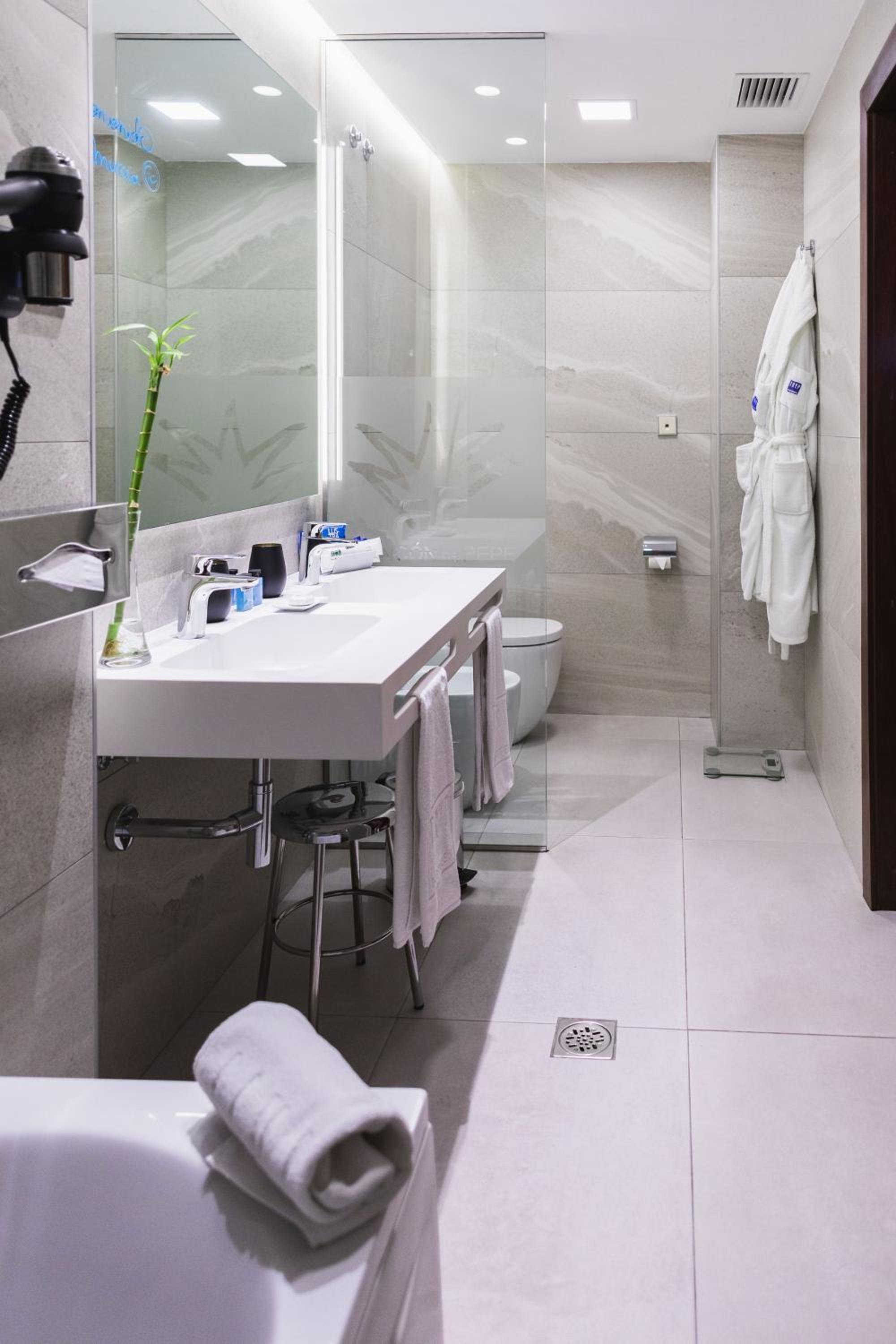 Junior Suite - Photo 12