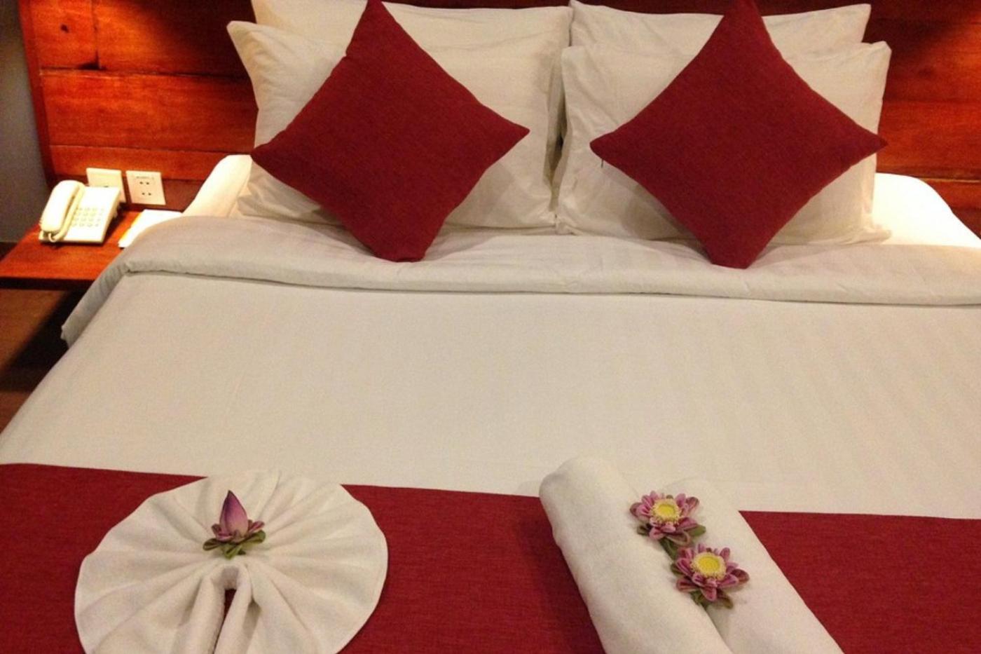 Double Room with Pool View - Photo 19