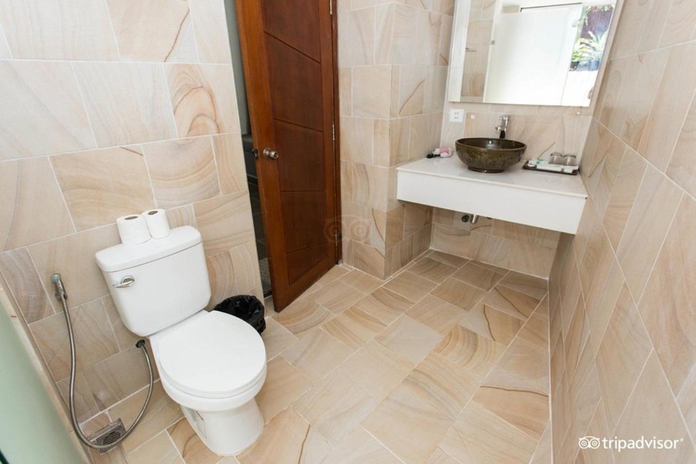 Double or Twin Room with Pool View - Photo 2