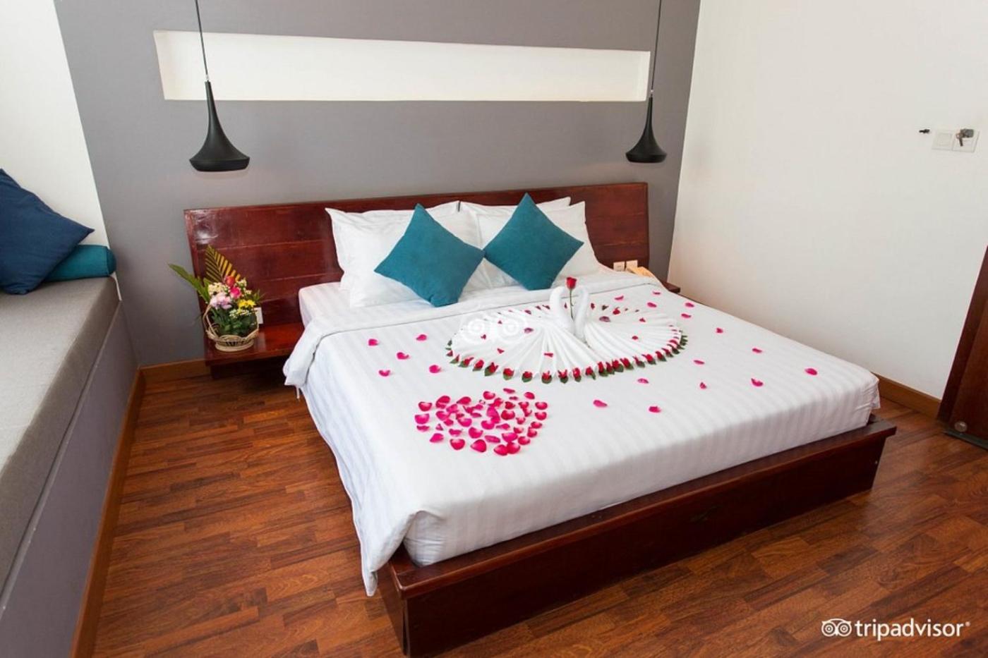 Double Room with Pool View - Photo 26