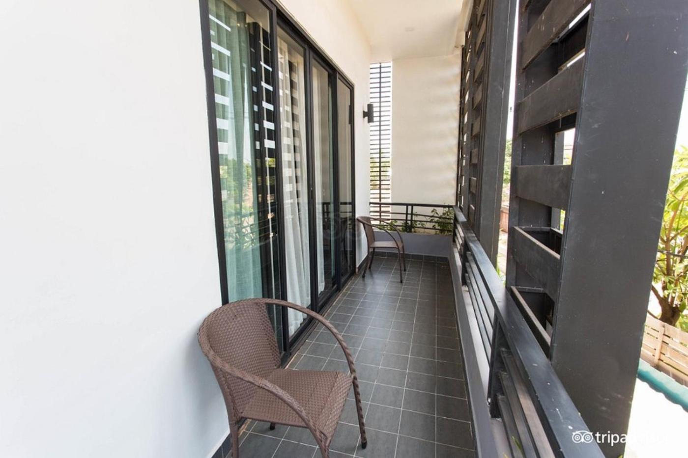 Deluxe Double Room with Balcony - Photo 20