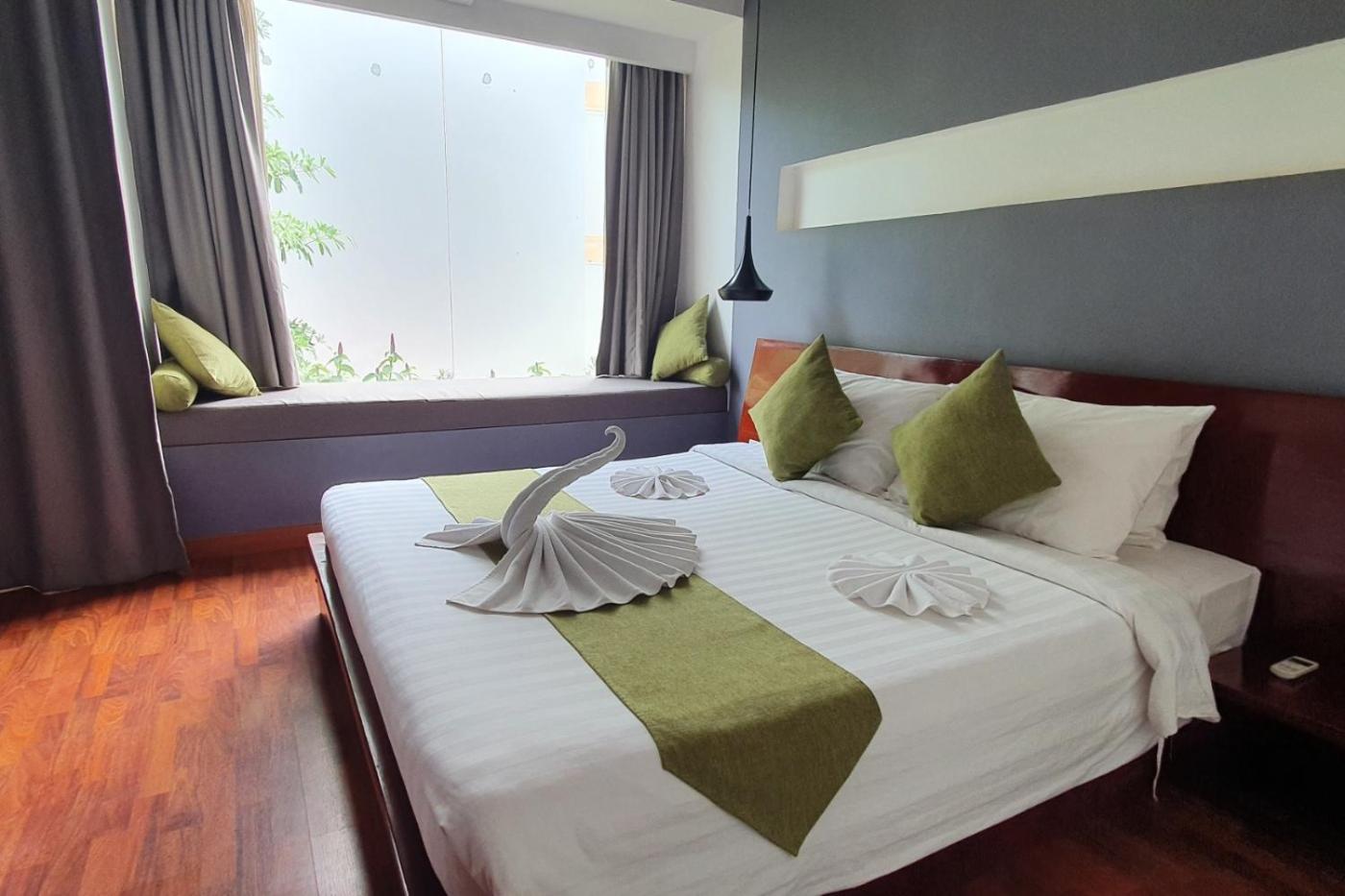 Double Room with Pool View - Photo 2