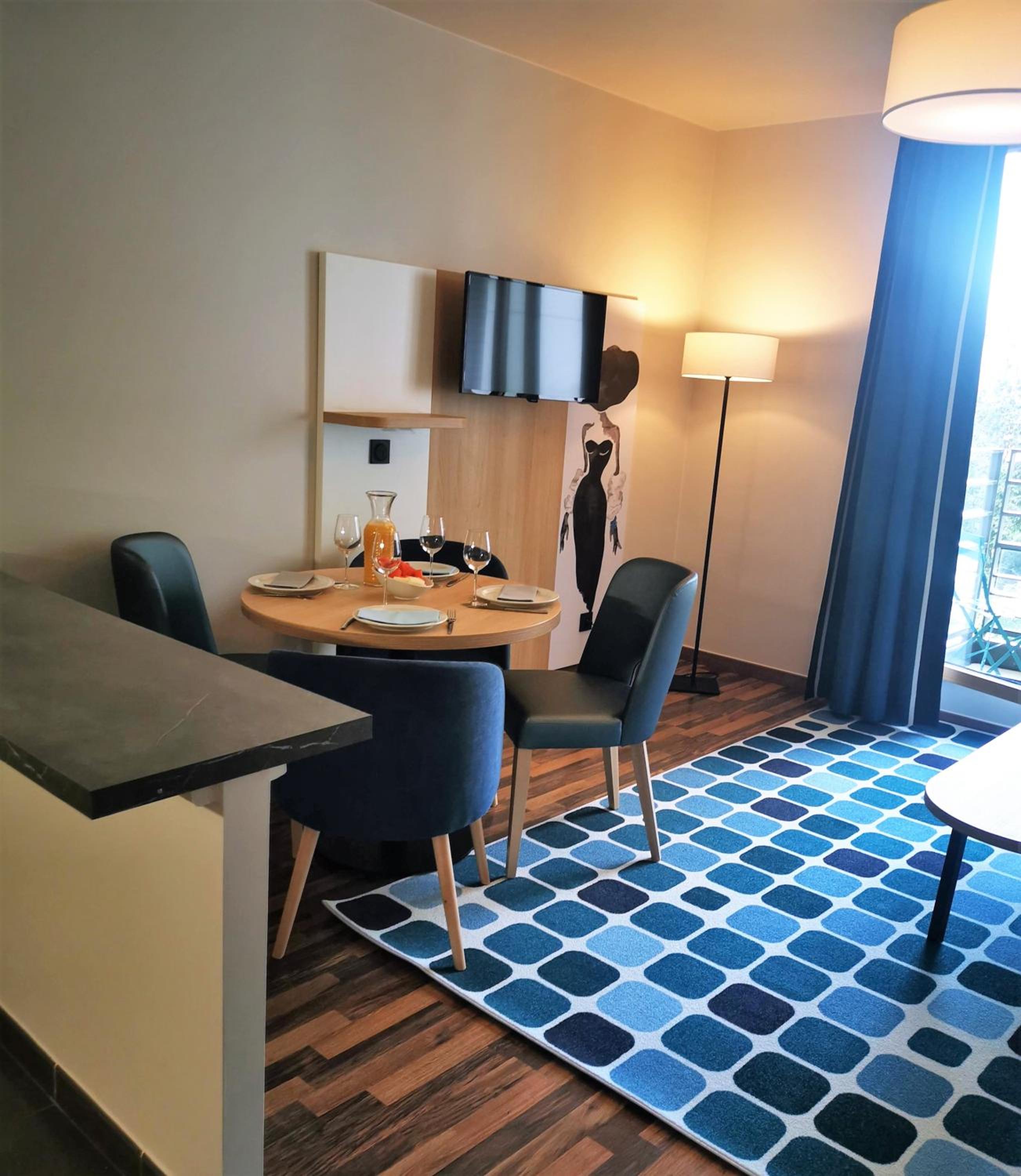 Two-Bedroom Apartment (6 Adults) - Photo 3