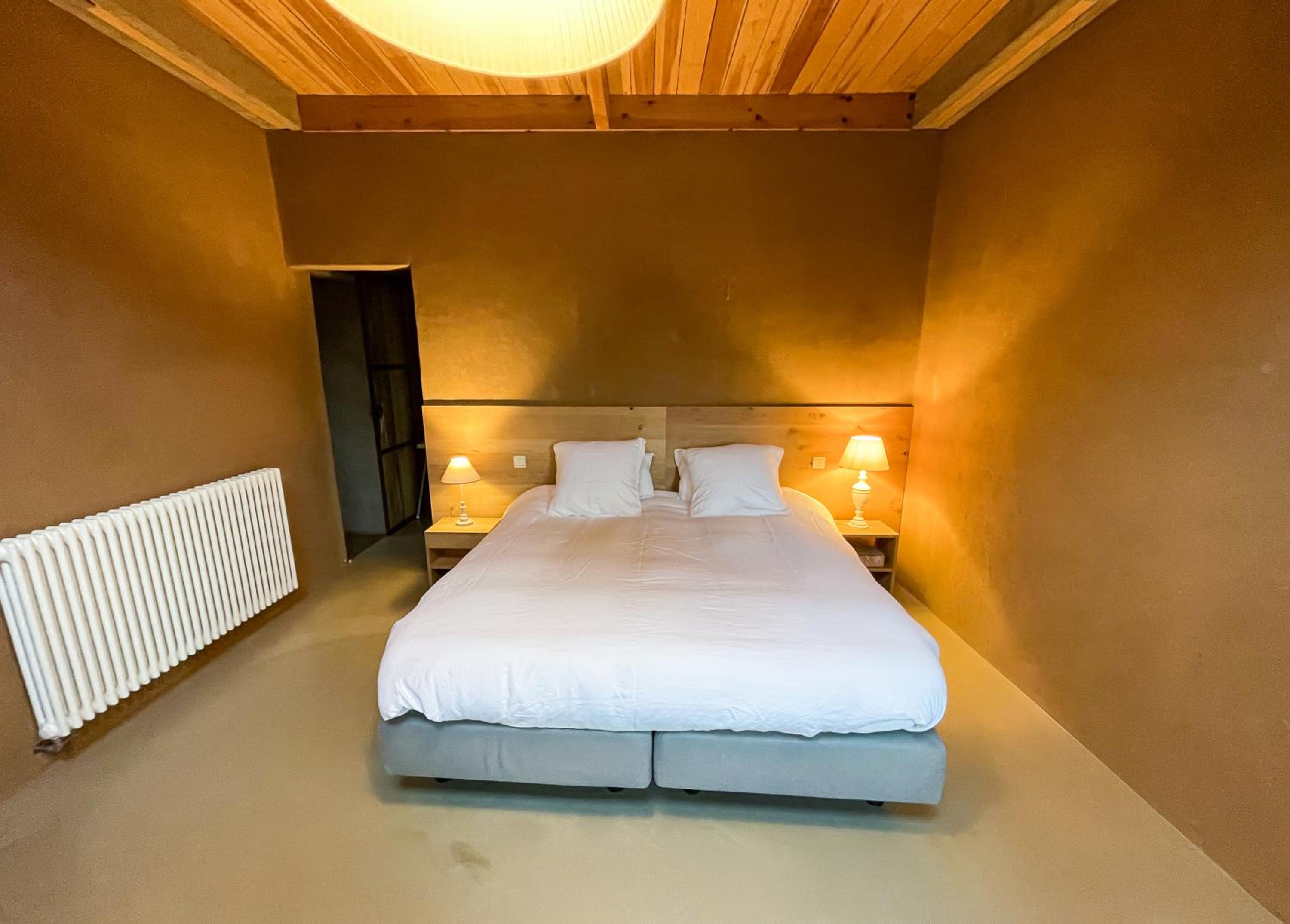 Six-Bedroom House photo 2
