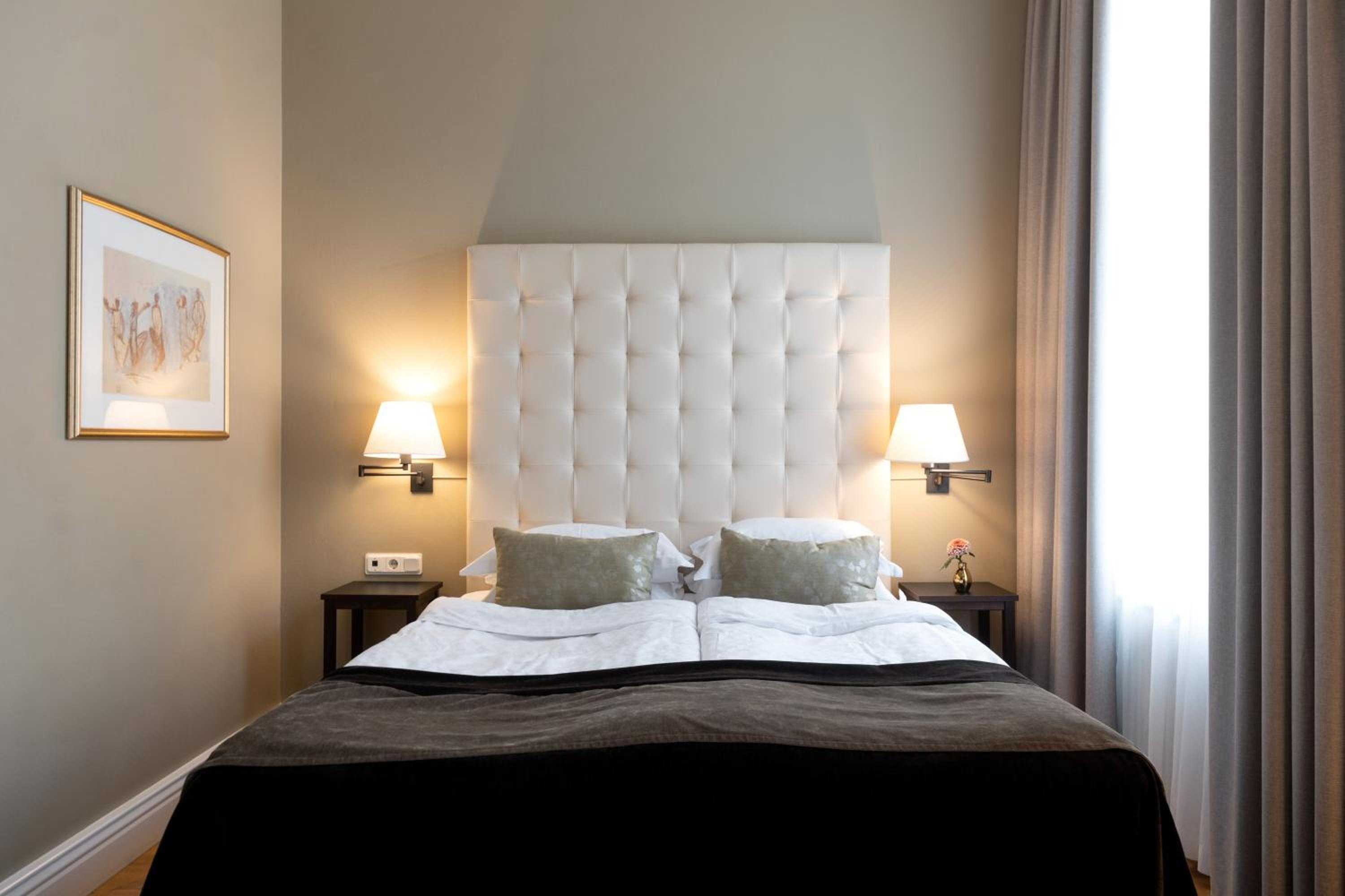 Small Double Room Queen - Photo 1