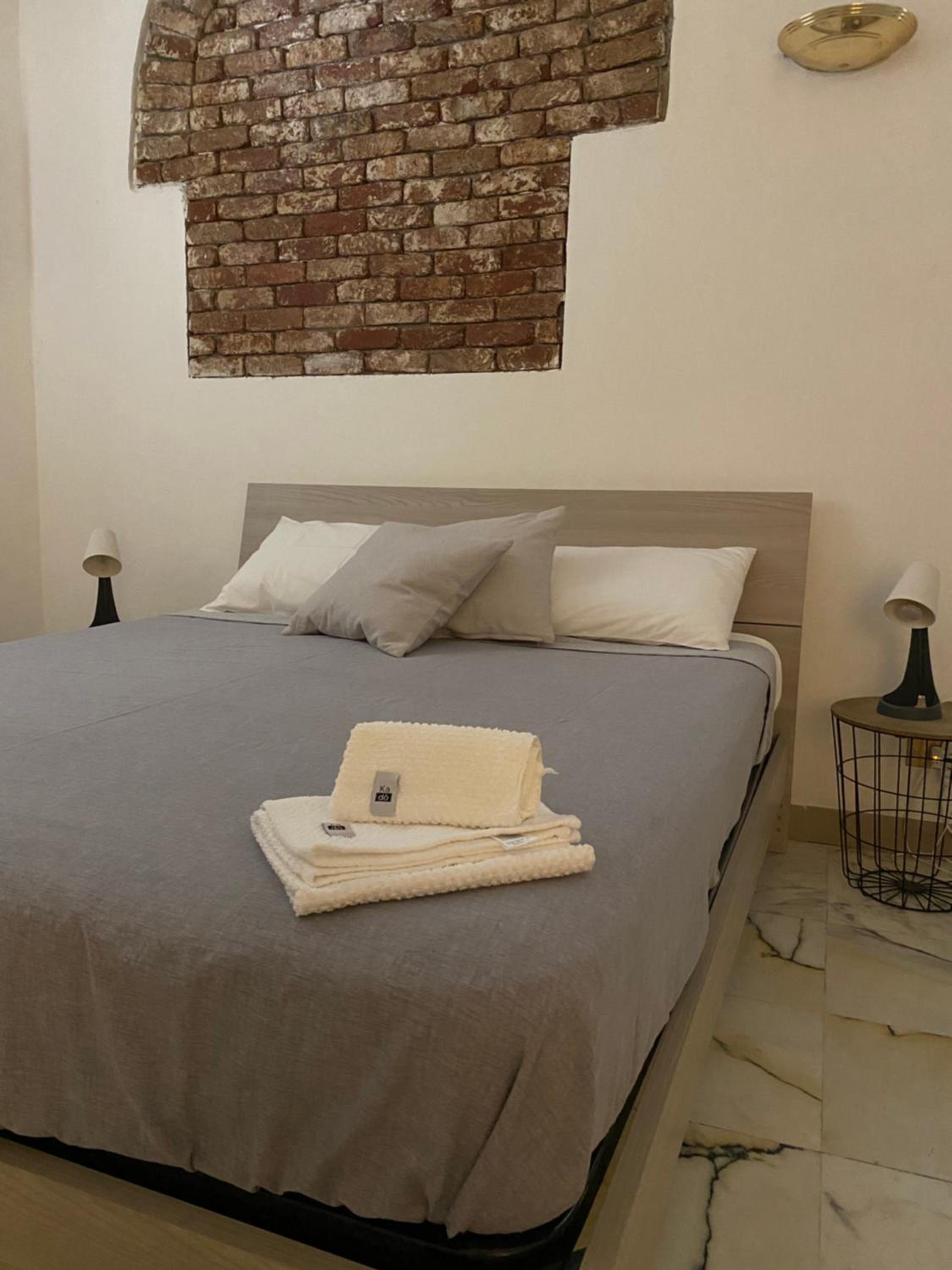 One-Bedroom Apartment photo 1