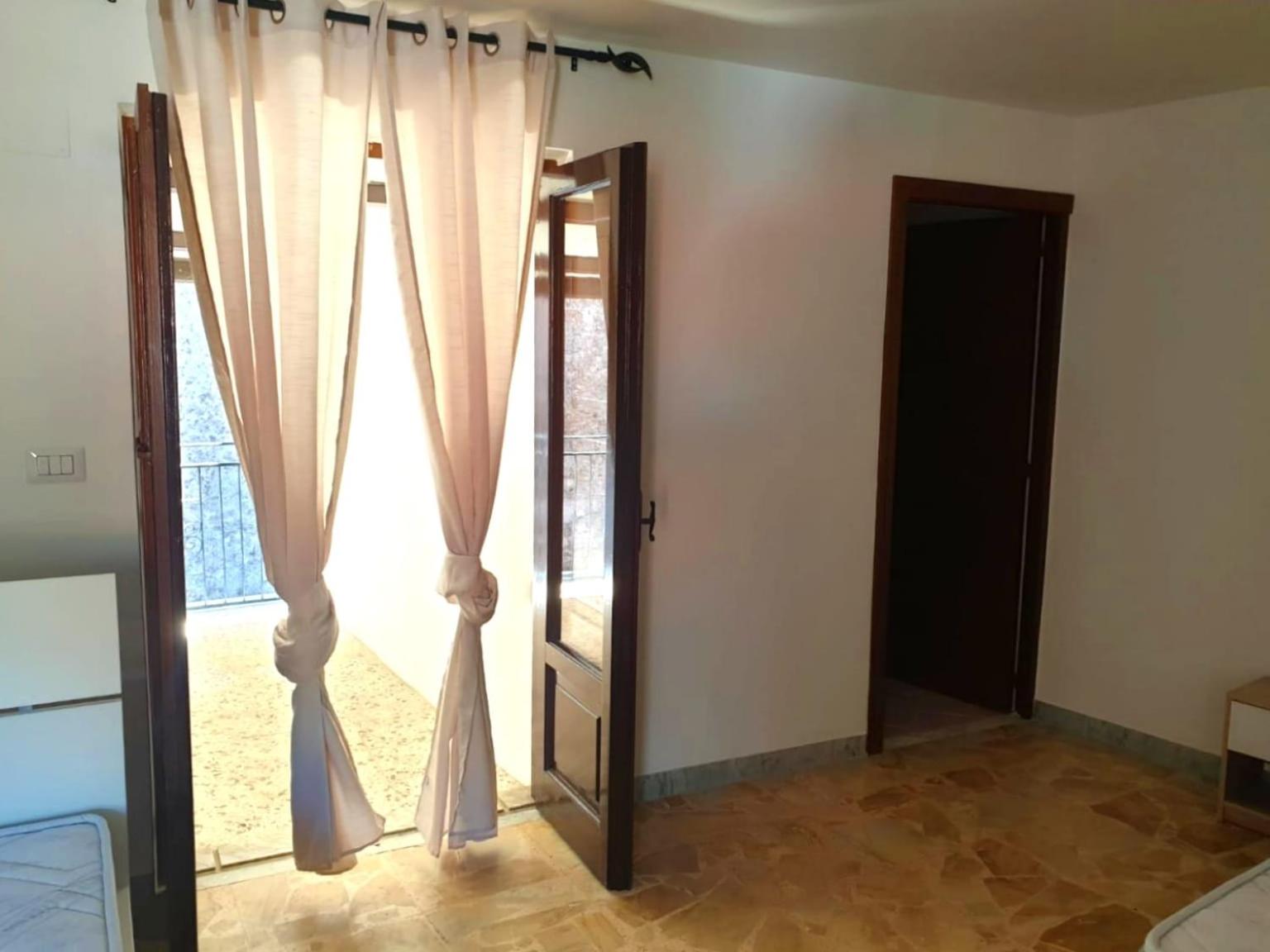 Double Room with Balcony (3 Adults) photo 2