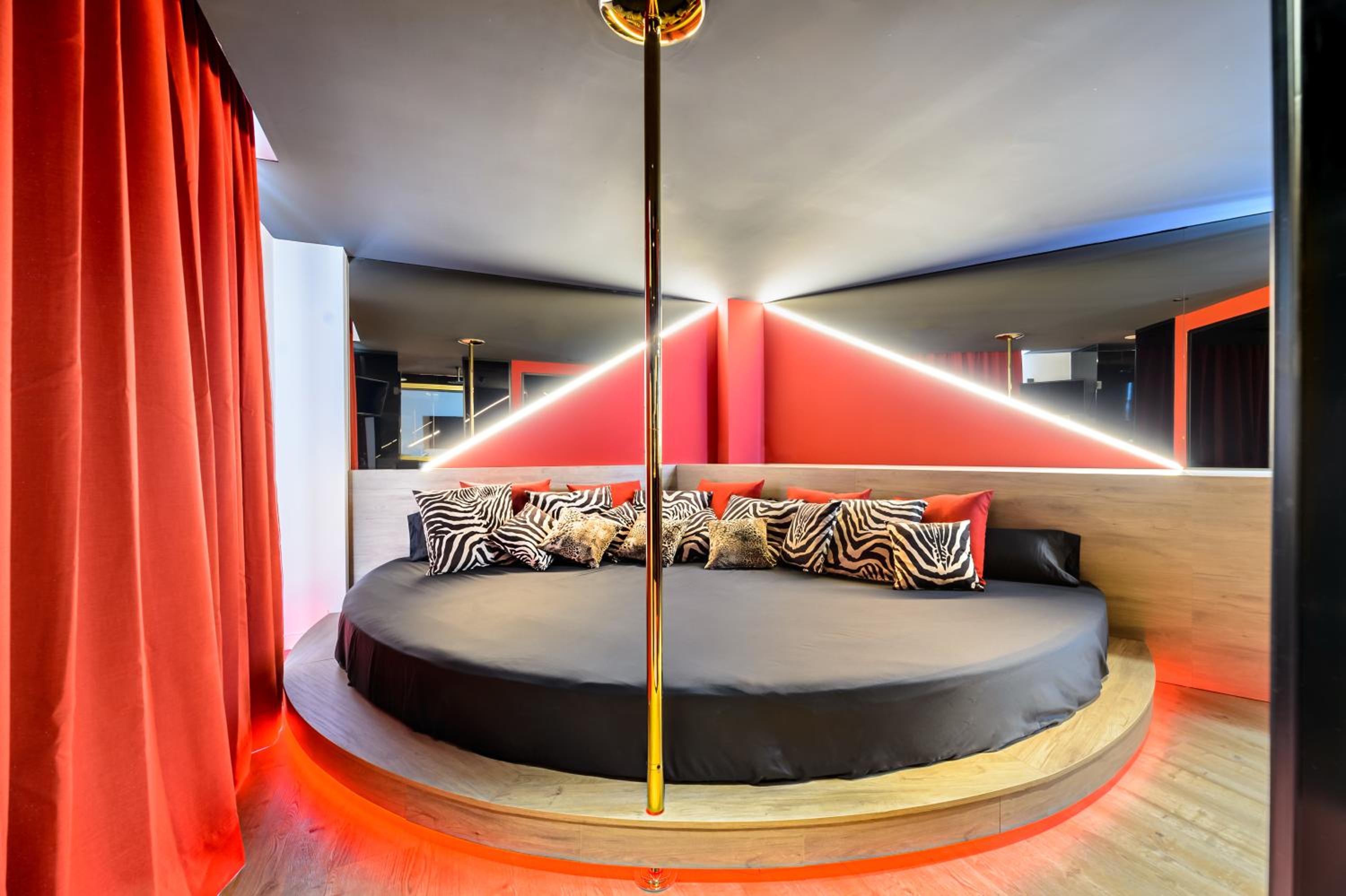 Indulge in this stylish and vibrant retreat!
