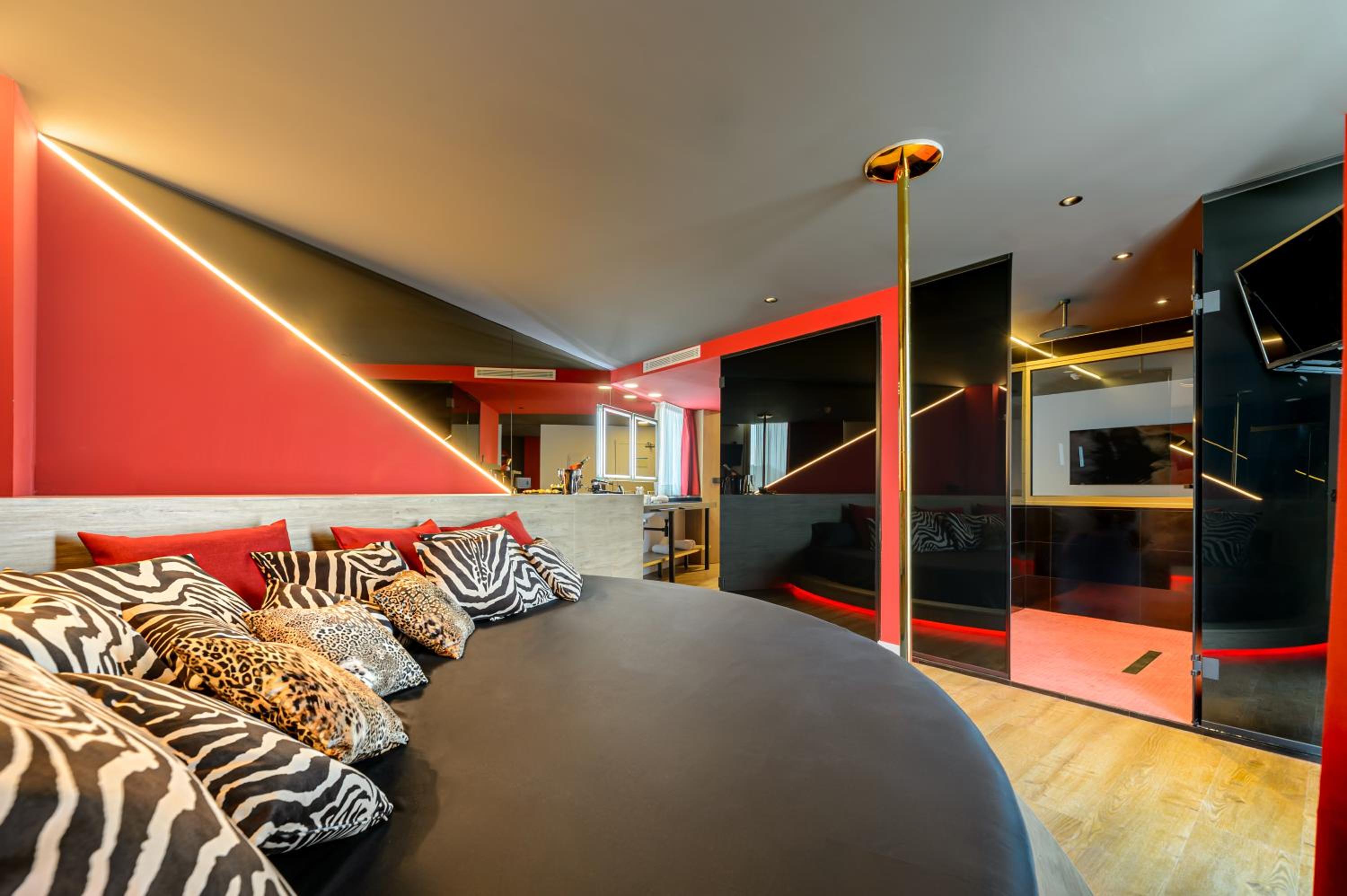 Experience luxury in a stylish, vibrant setting.