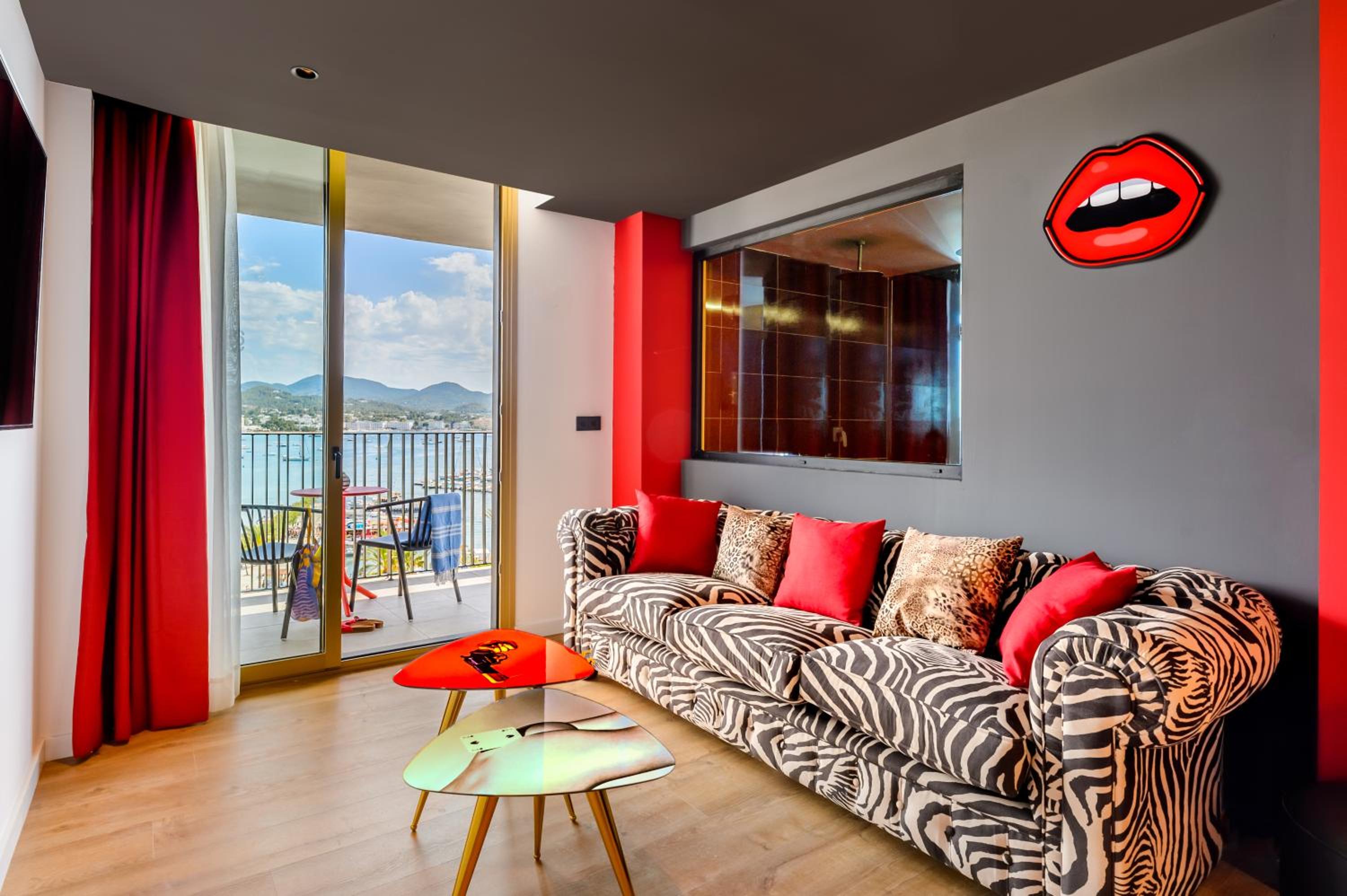 Chic comfort with a stunning view awaits you!